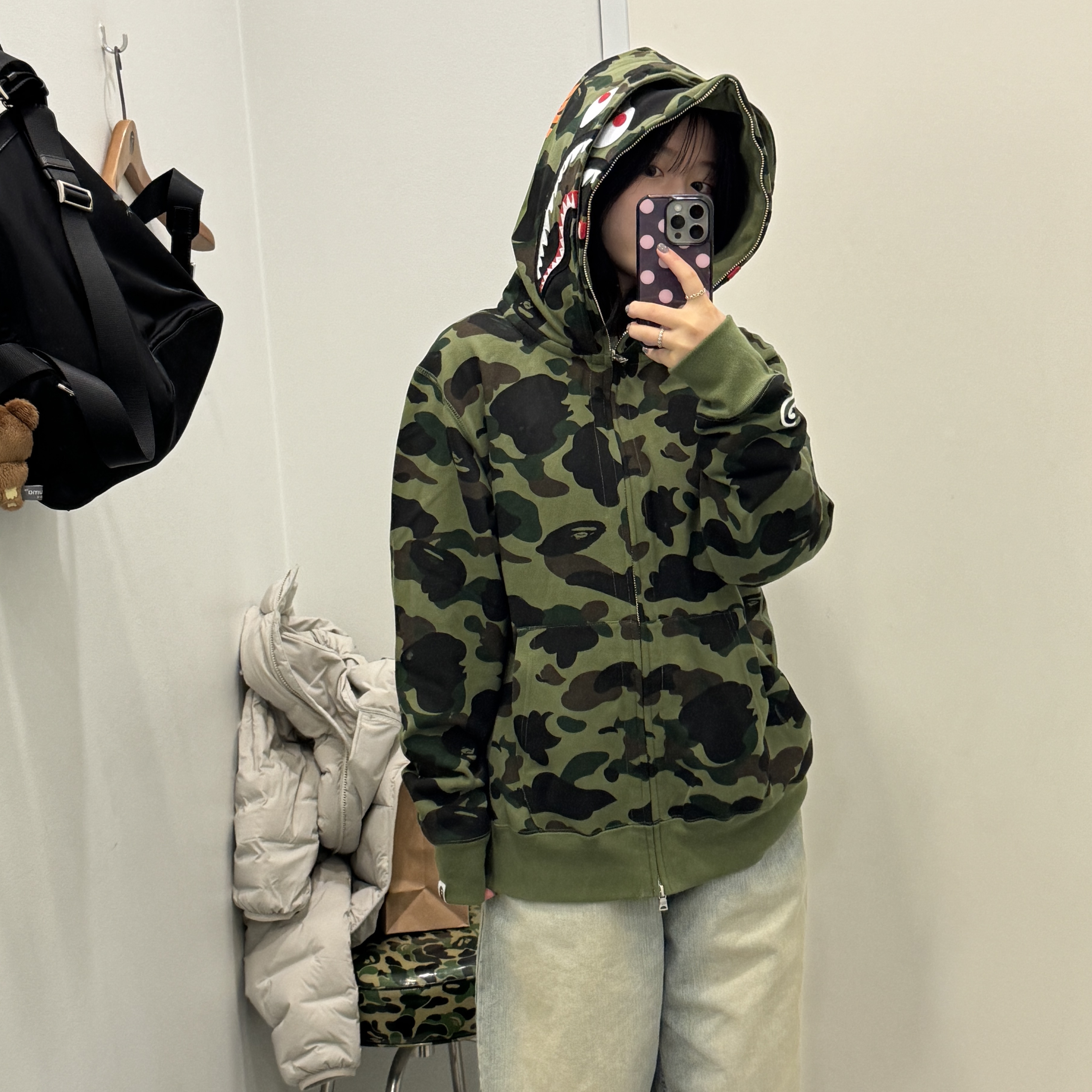 BAPE 1st Camo Shark Full Zip Hoodie Army Green 착용 스타일 - 1