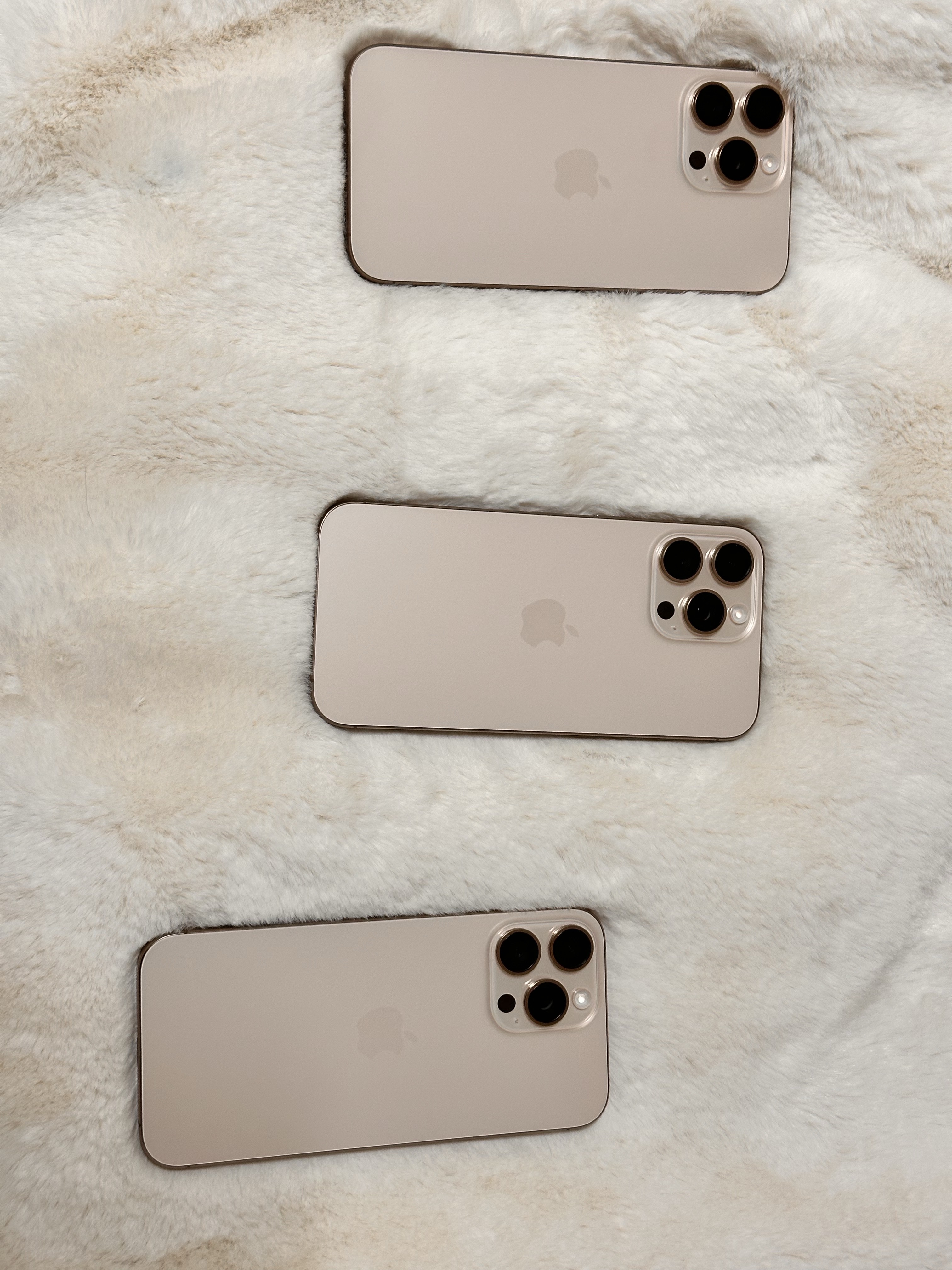 Apple iPhone 16 Pro Max 256GB Desert Titanium (Korean Ver.) 착용 스타일