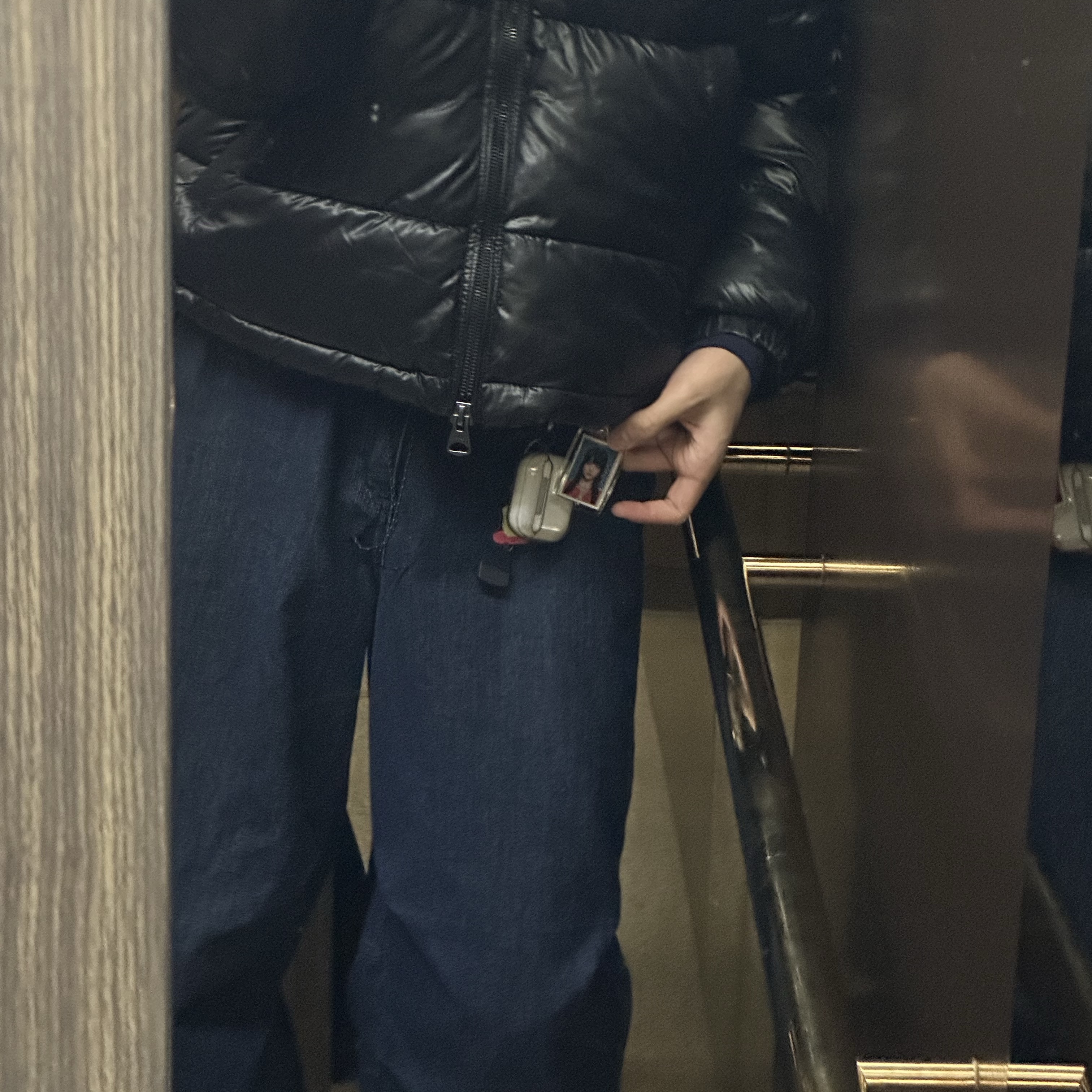 Apple Airpods Pro 2nd Gen with MagSafe Charging Case USB C (Korean Ver.), NewJeans Keyring Hanni 착용 스타일