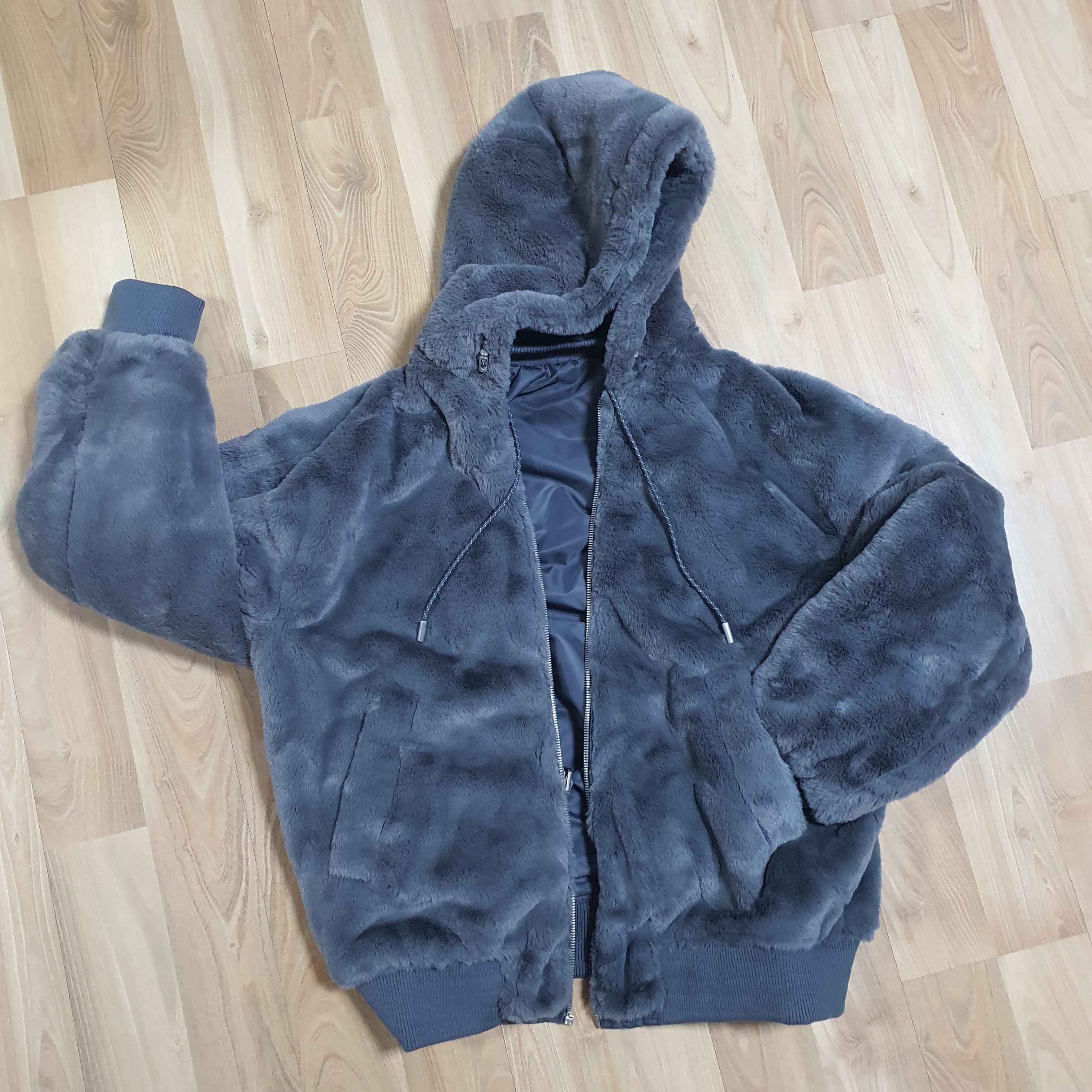 Zara Reversible Bomber Jacket Grey, BY RANG Faux-Fur Hooded Bomber Jacket Dark Grey 착용 스타일 - 1