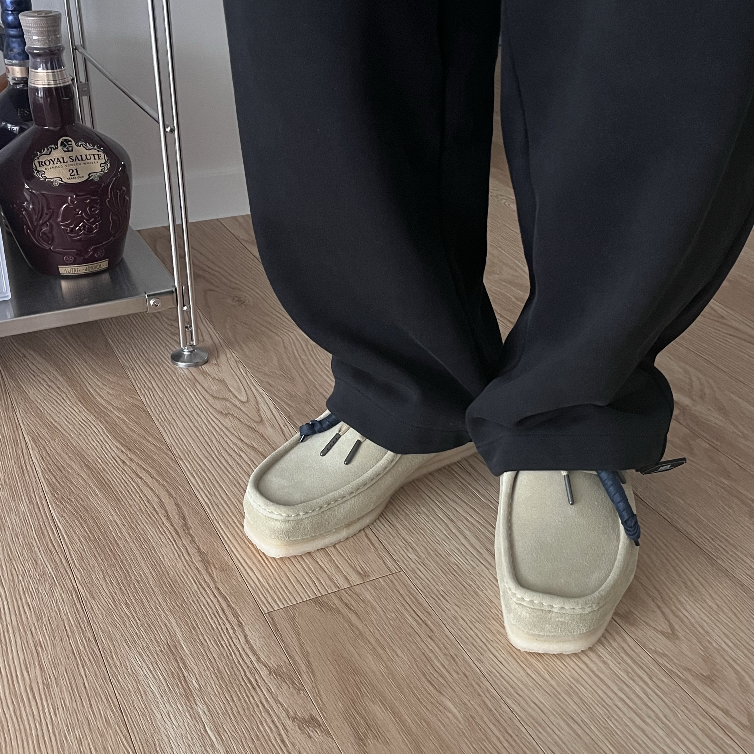 Clarks Wallabee Maple Suede 착용 스타일 - 1