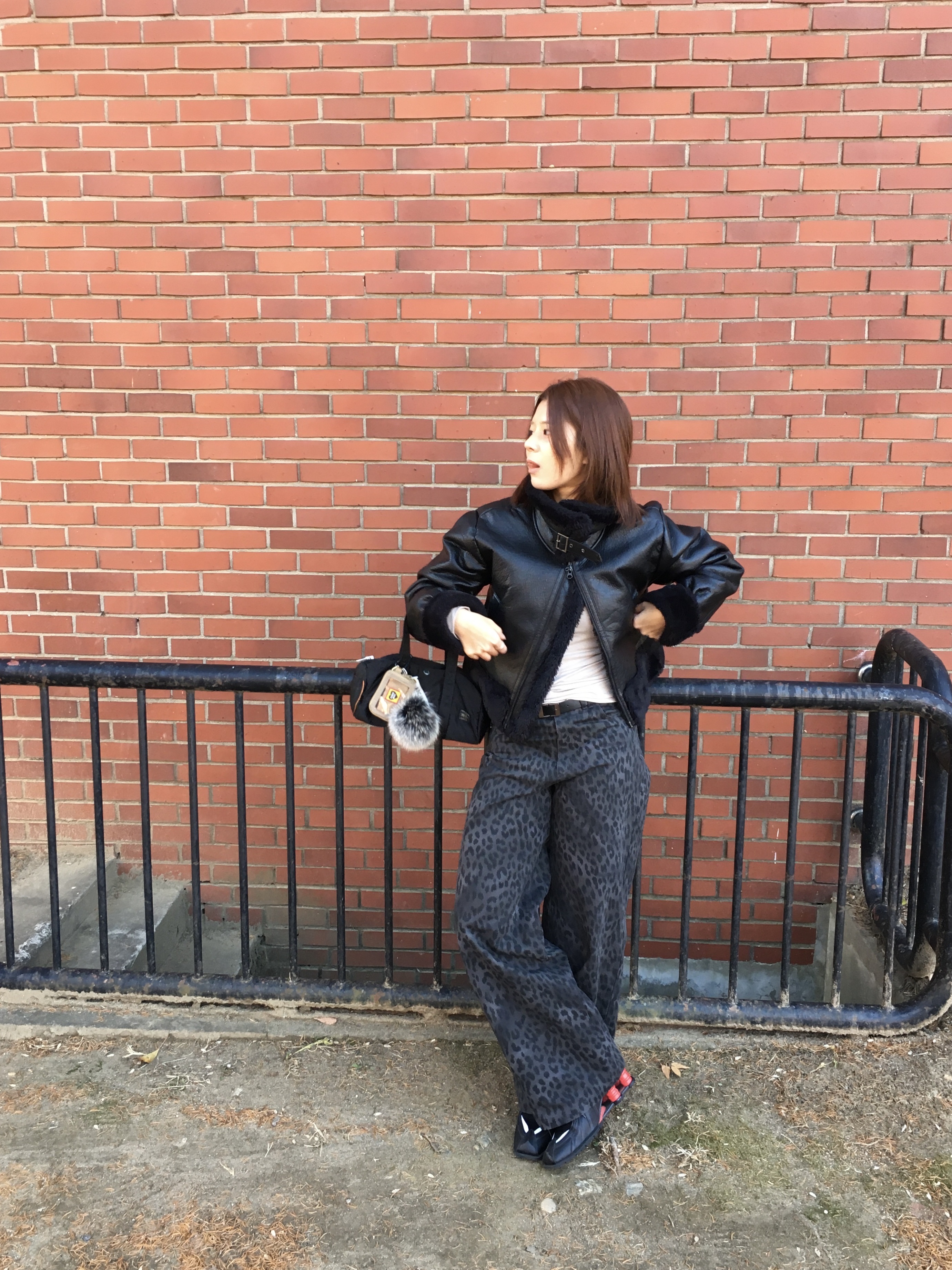 (W) Bohemian Seoul High Neck Short Mustang Black, Nike x Martine Rose Shox MR4 Black 착용 스타일