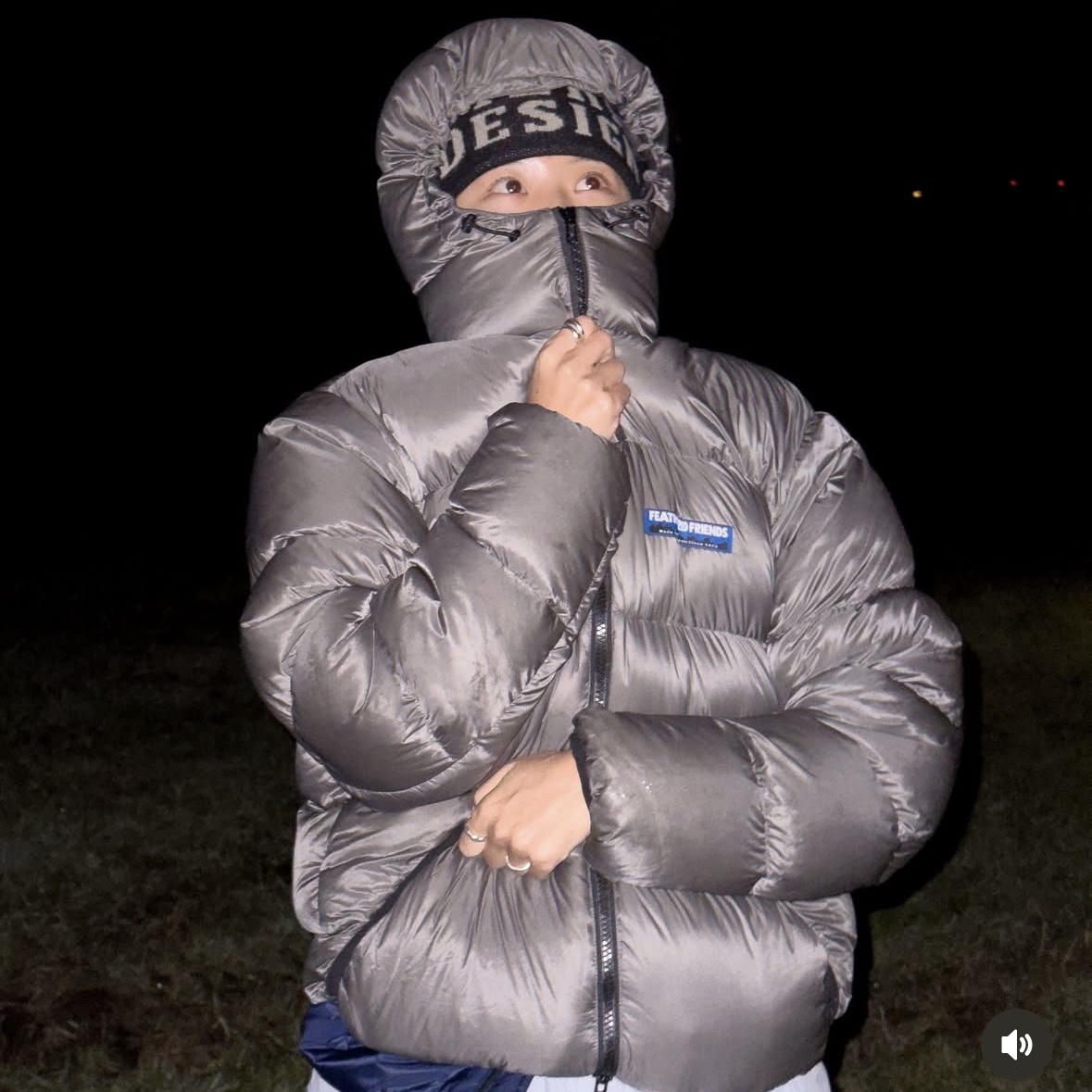 Feathered Friends Helios Hooded Down Jacket Cinder 착용 스타일