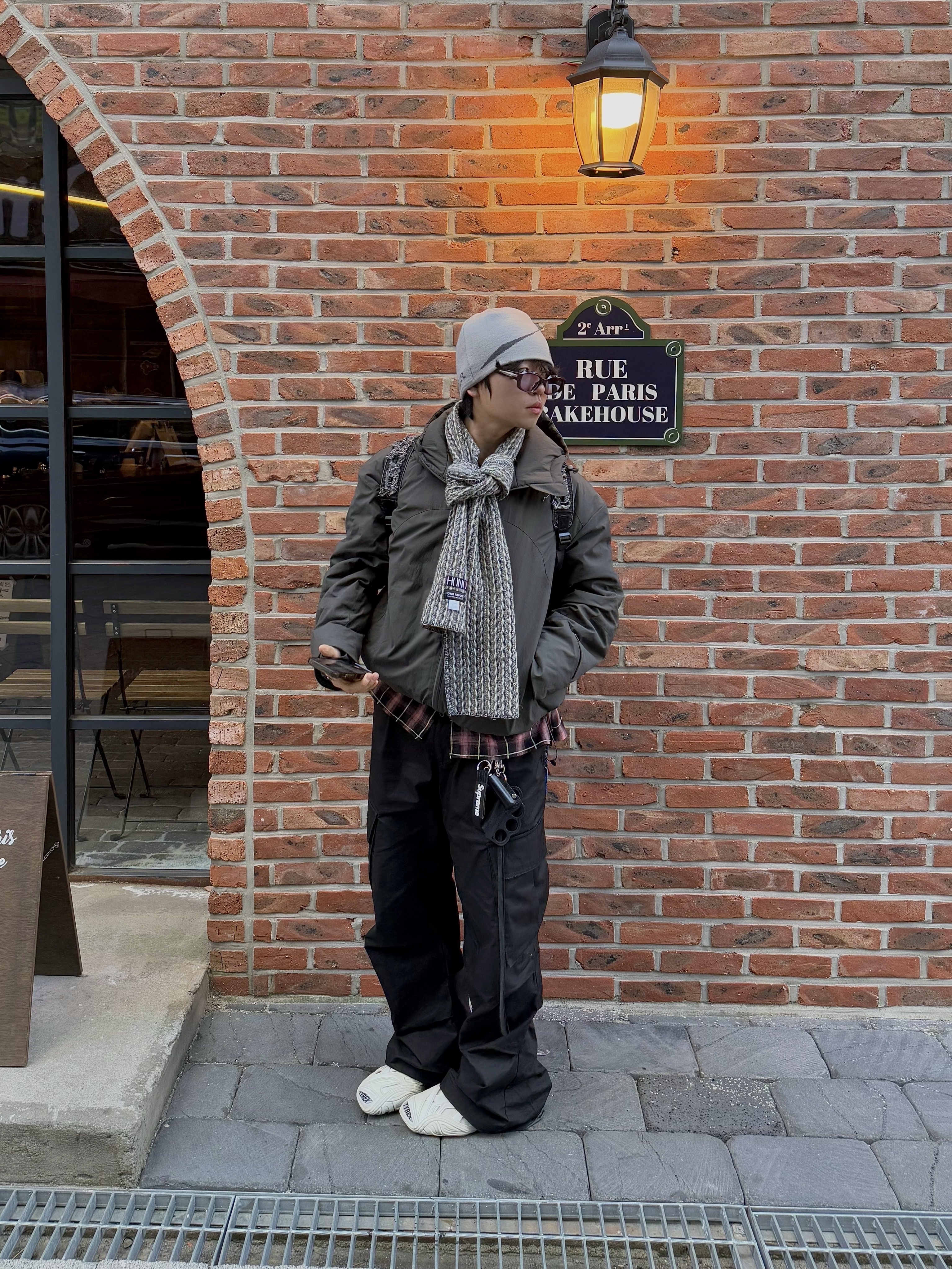 Hono Report Mixed Muffler Melange, BLR Curved Logo Beanie Black 착용 스타일 - 1