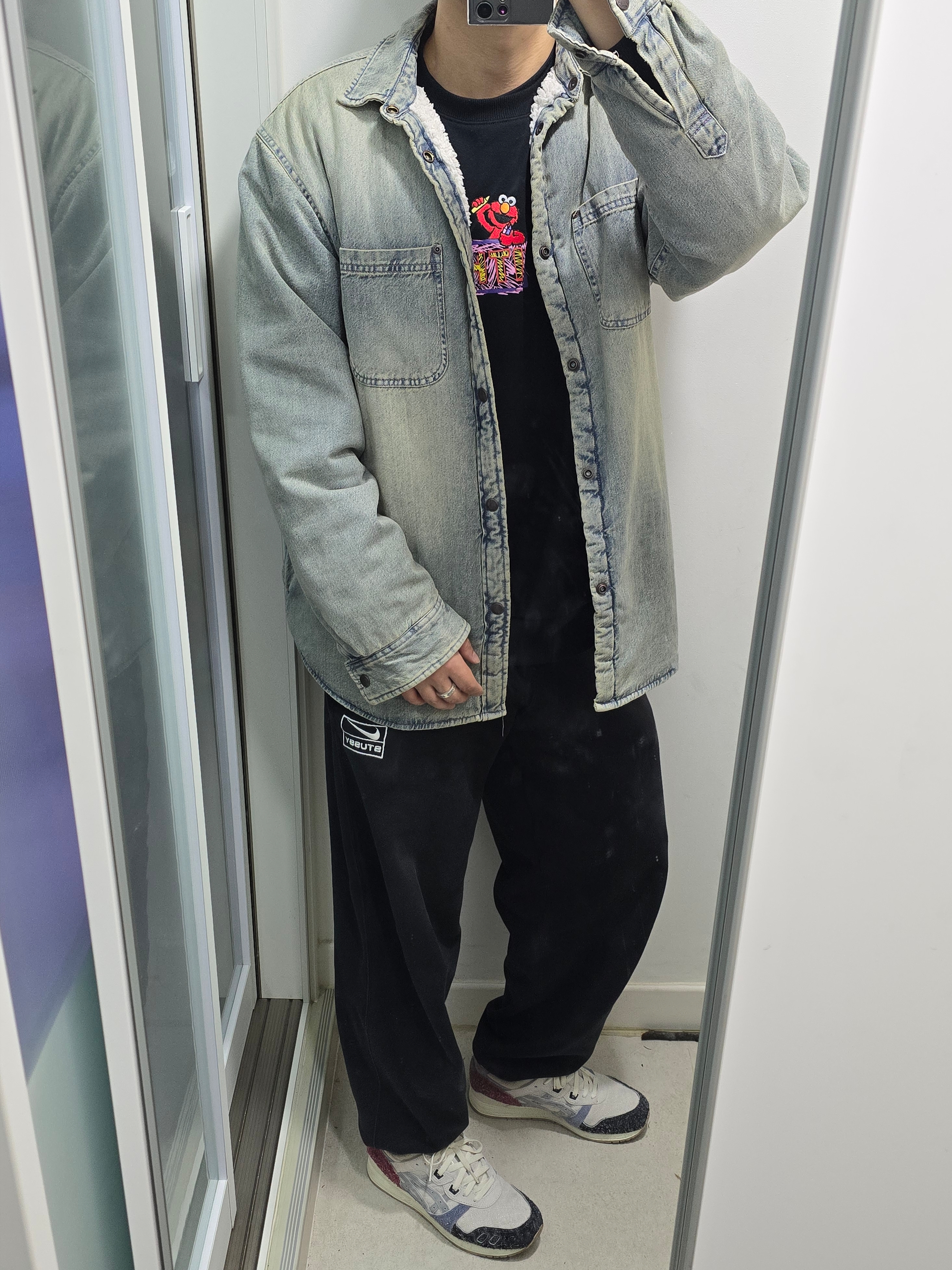 Supreme Faux Shearling Lined Work Shirt Washed Indigo Denim - 24FW, Kith x Sesame Street Elmo Nelson Crewneck Black 착용 스타일
