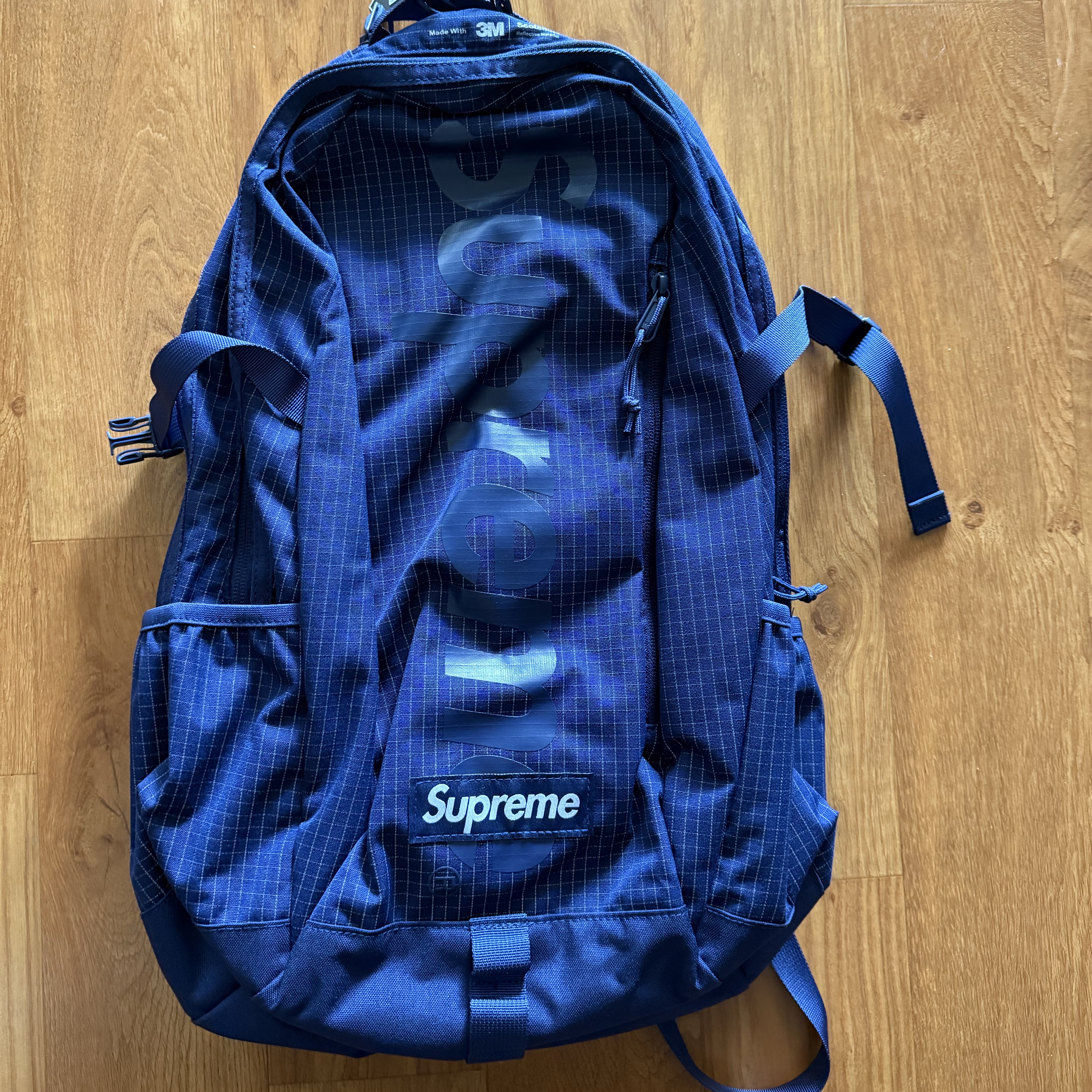 Supreme Backpack Navy - 24SS 착용 스타일