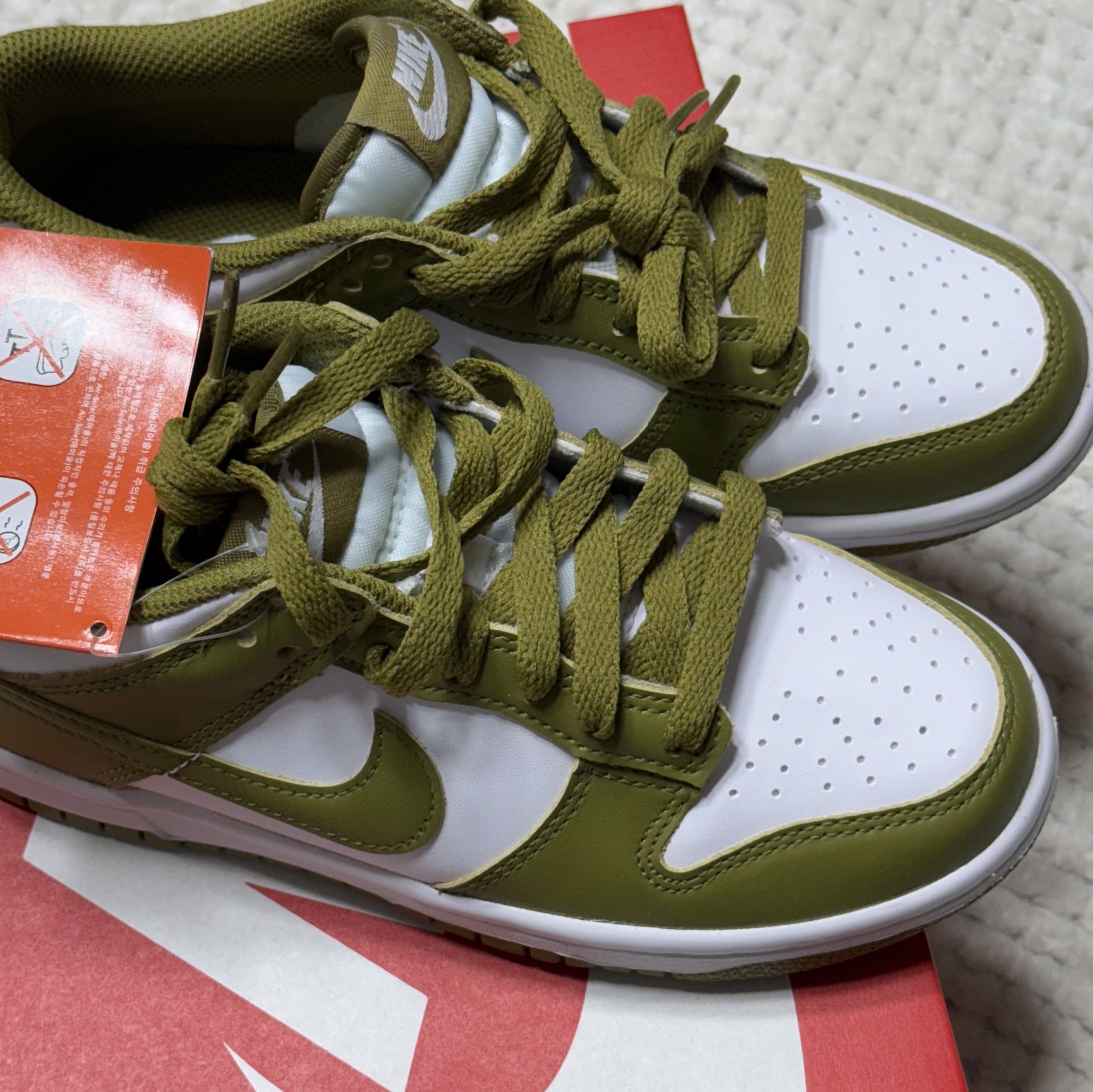 (W) Nike Dunk Low Medium Olive 착용 스타일 - 2