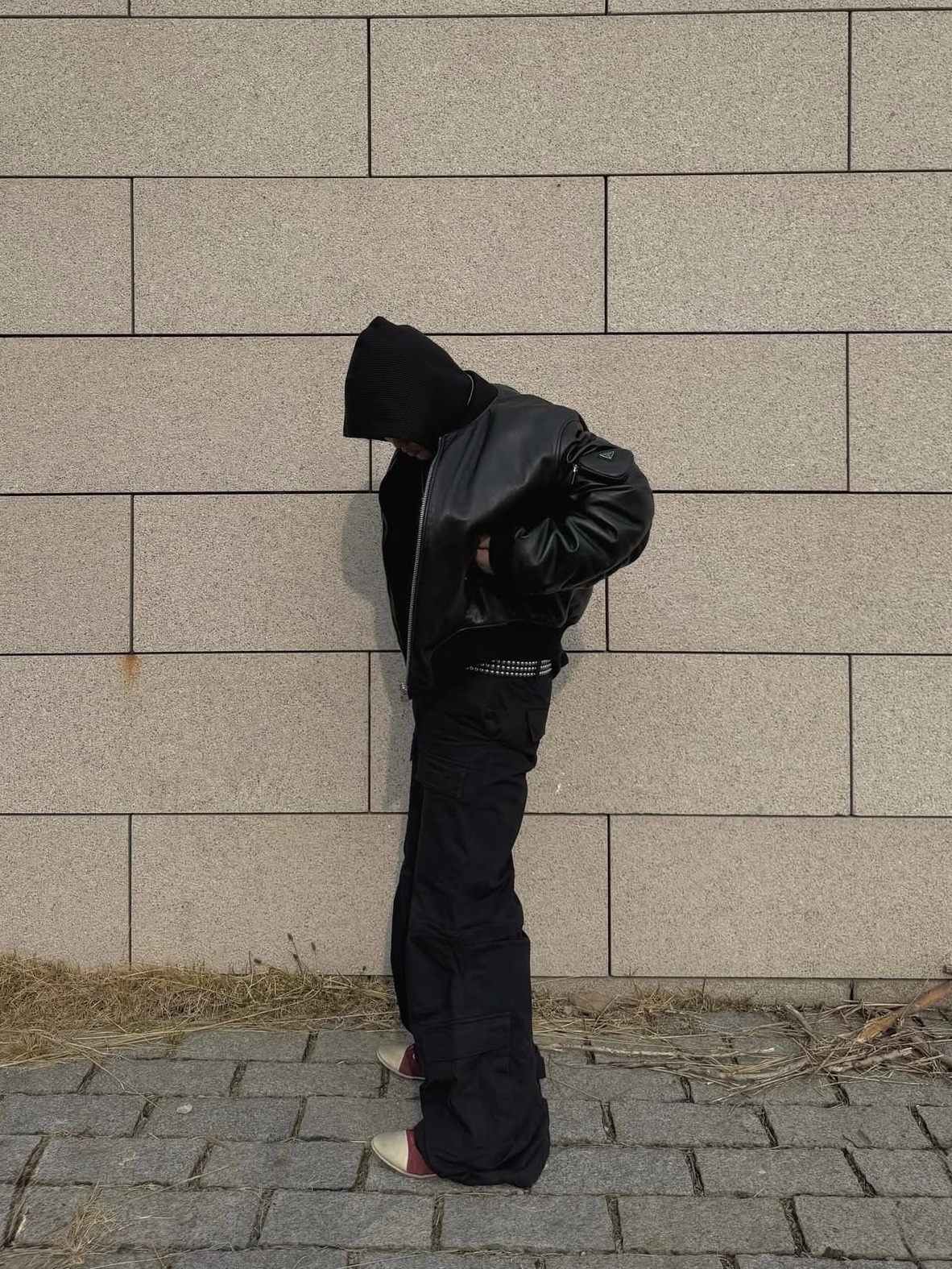 Balenciaga Flared Cargo Pants Black, Prada Nappa Leather Bomber Jacket Black 착용 스타일