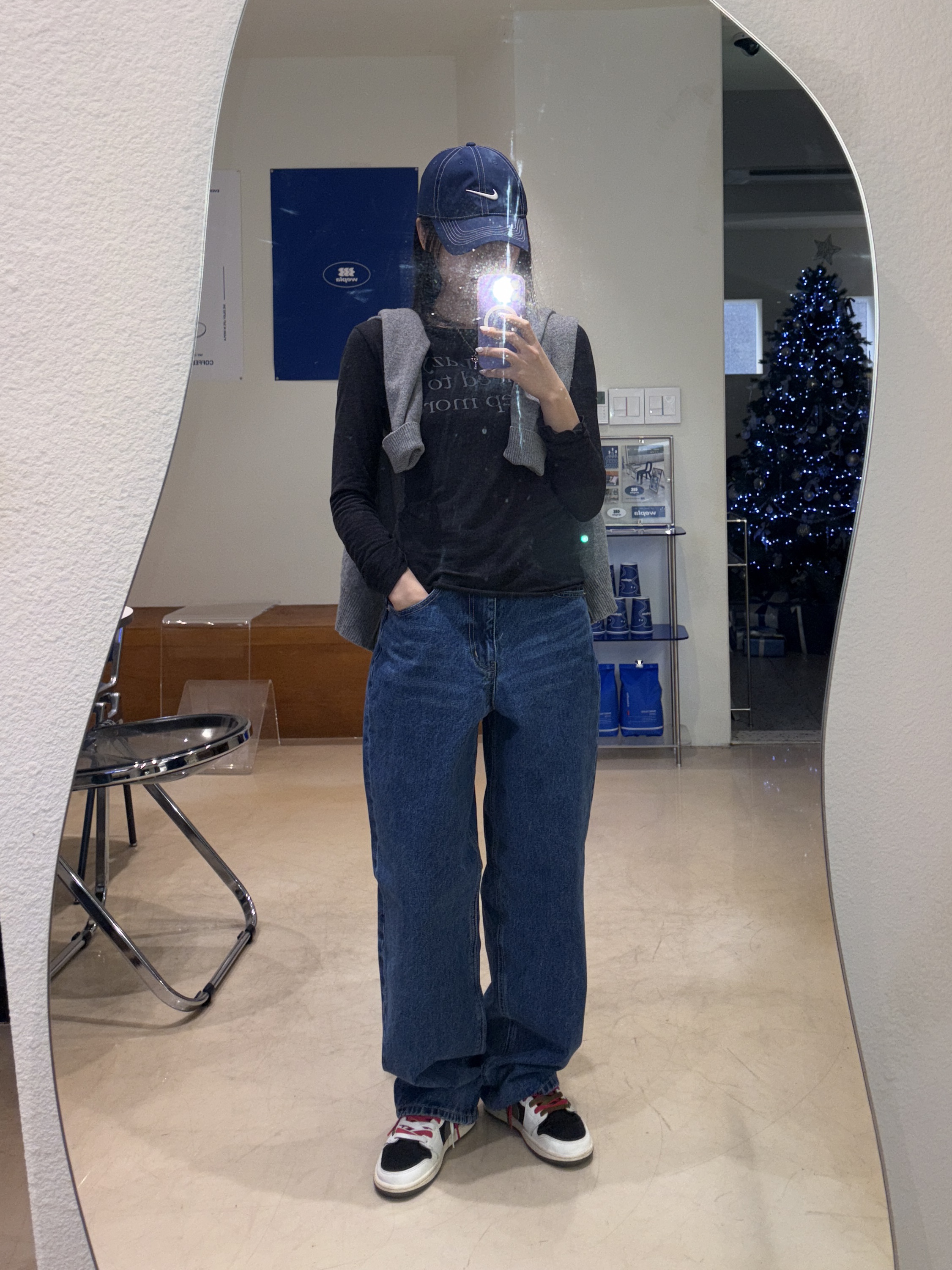 (W) Jordan 1 x Travis Scott Retro Low OG SP Medium Olive, Play Comme des Garcons Black Heart Knit Cardigan Grey ์ฐฉ์ฉ ์คํ์ผ - 3