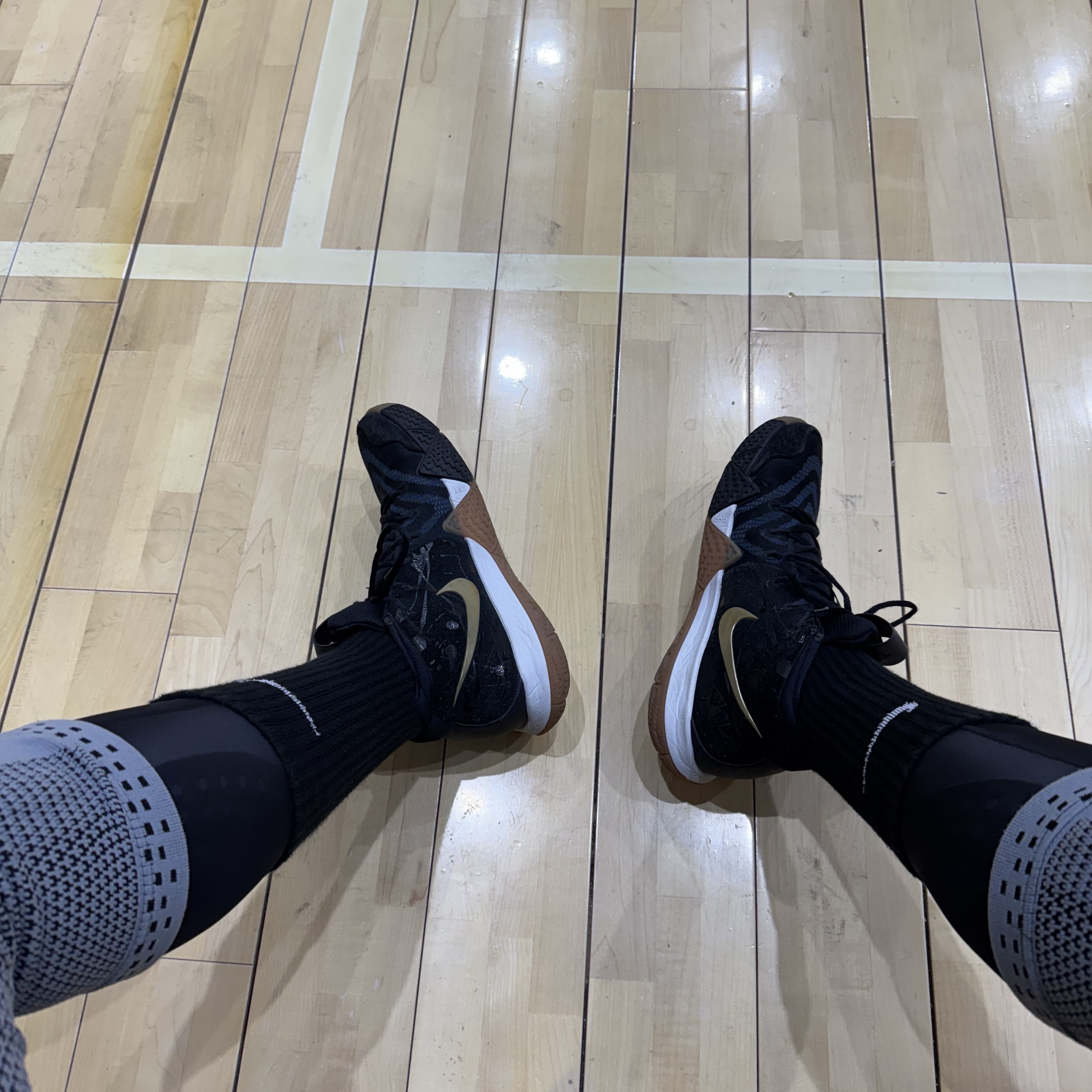Nike Kyrie 4 Black White 착용 스타일