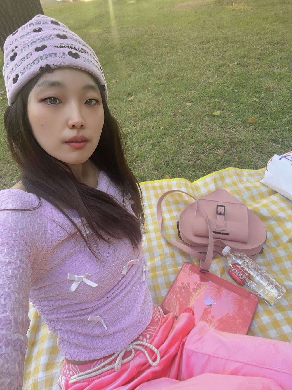 Supreme Hearts Beanie Light Pink - 24FW 착용 스타일