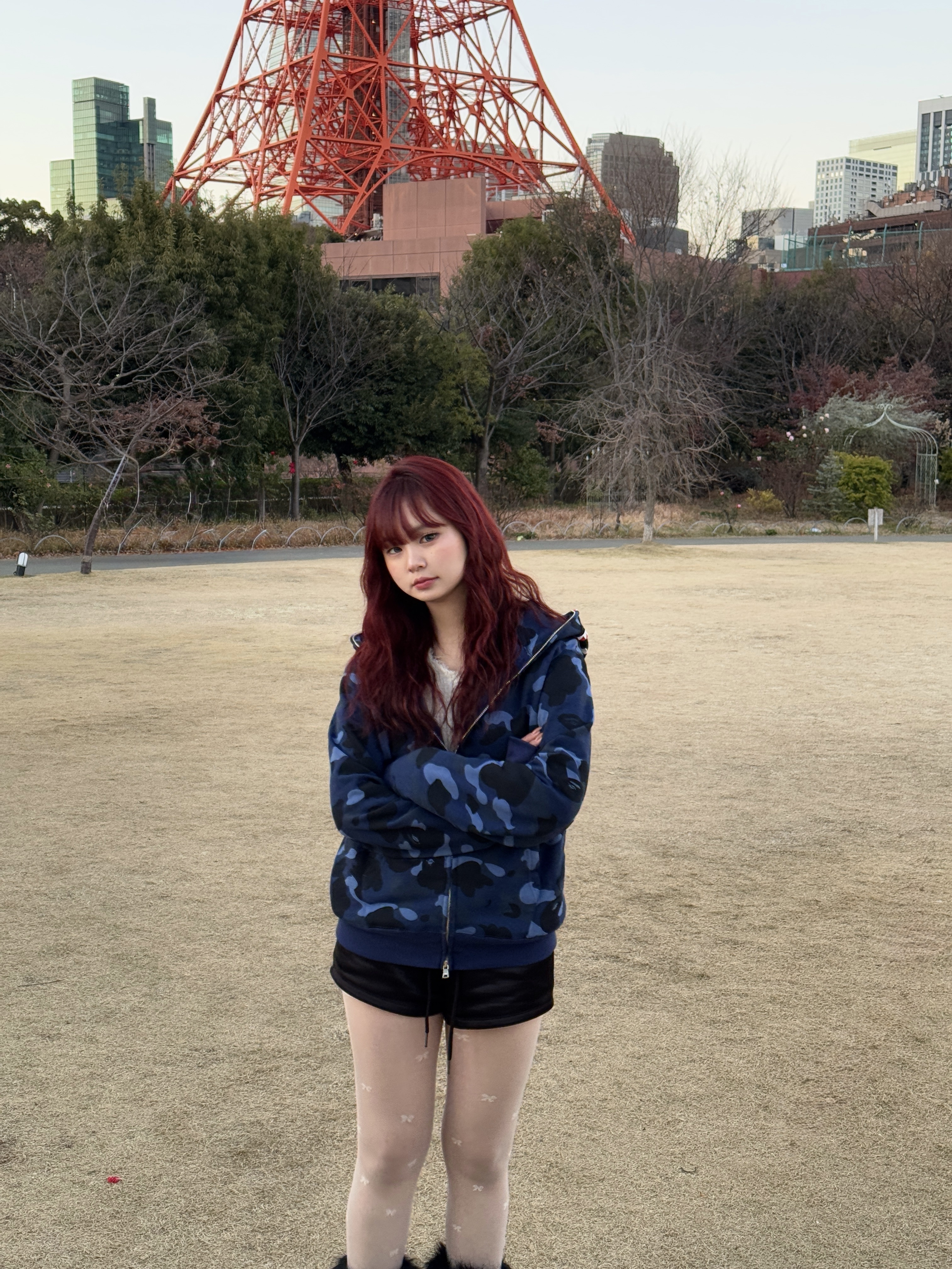 BAPE Color Camo Shark Full Zip Hoodie Navy 착용 스타일 - 2