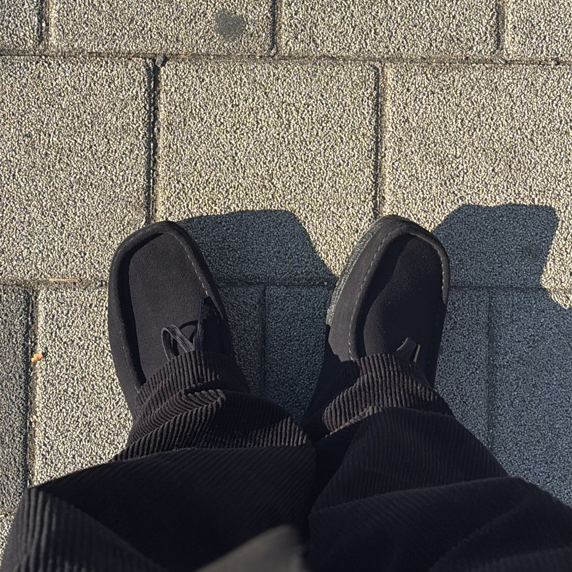 Clarks Wallabee Black Suede 착용 스타일