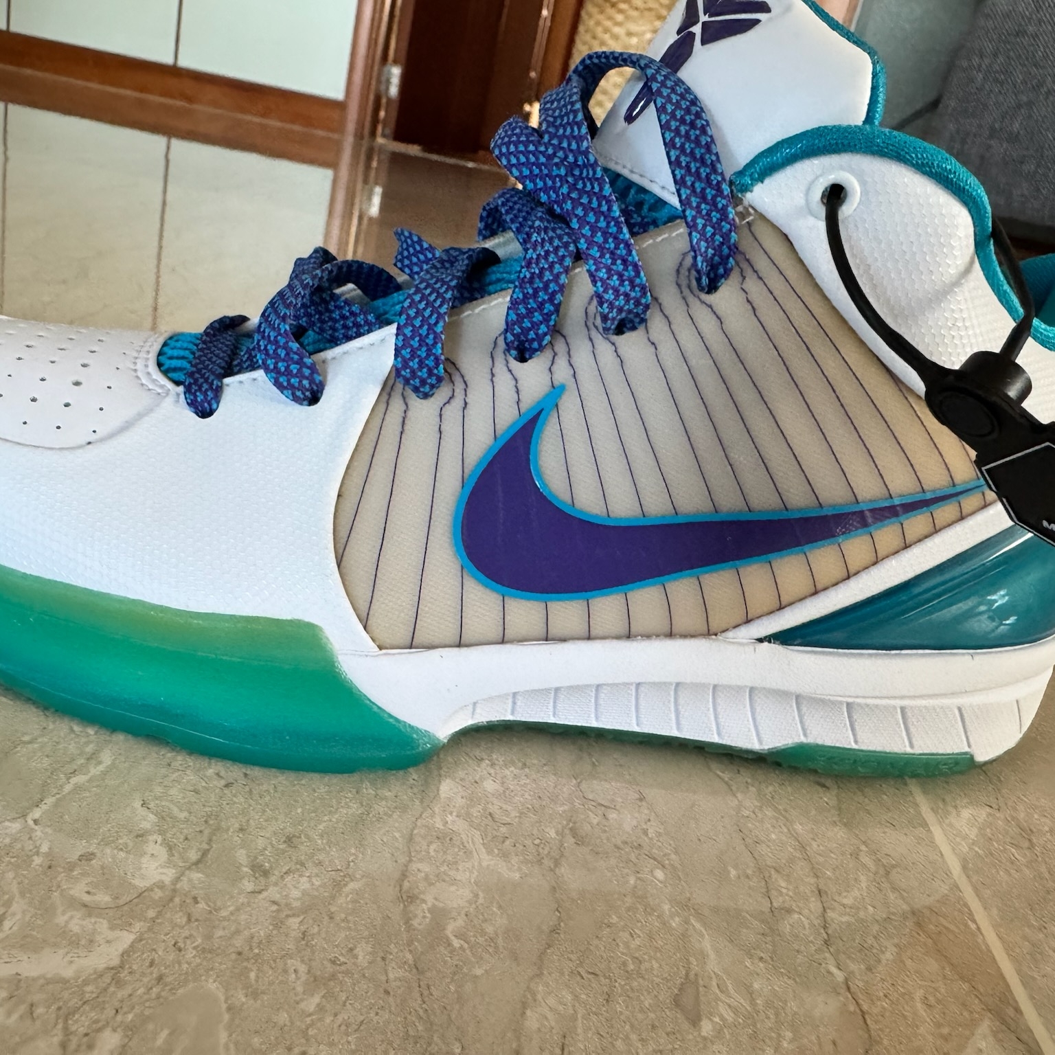 Nike Kobe 4 Protro Draft Day Hornets 착용 스타일