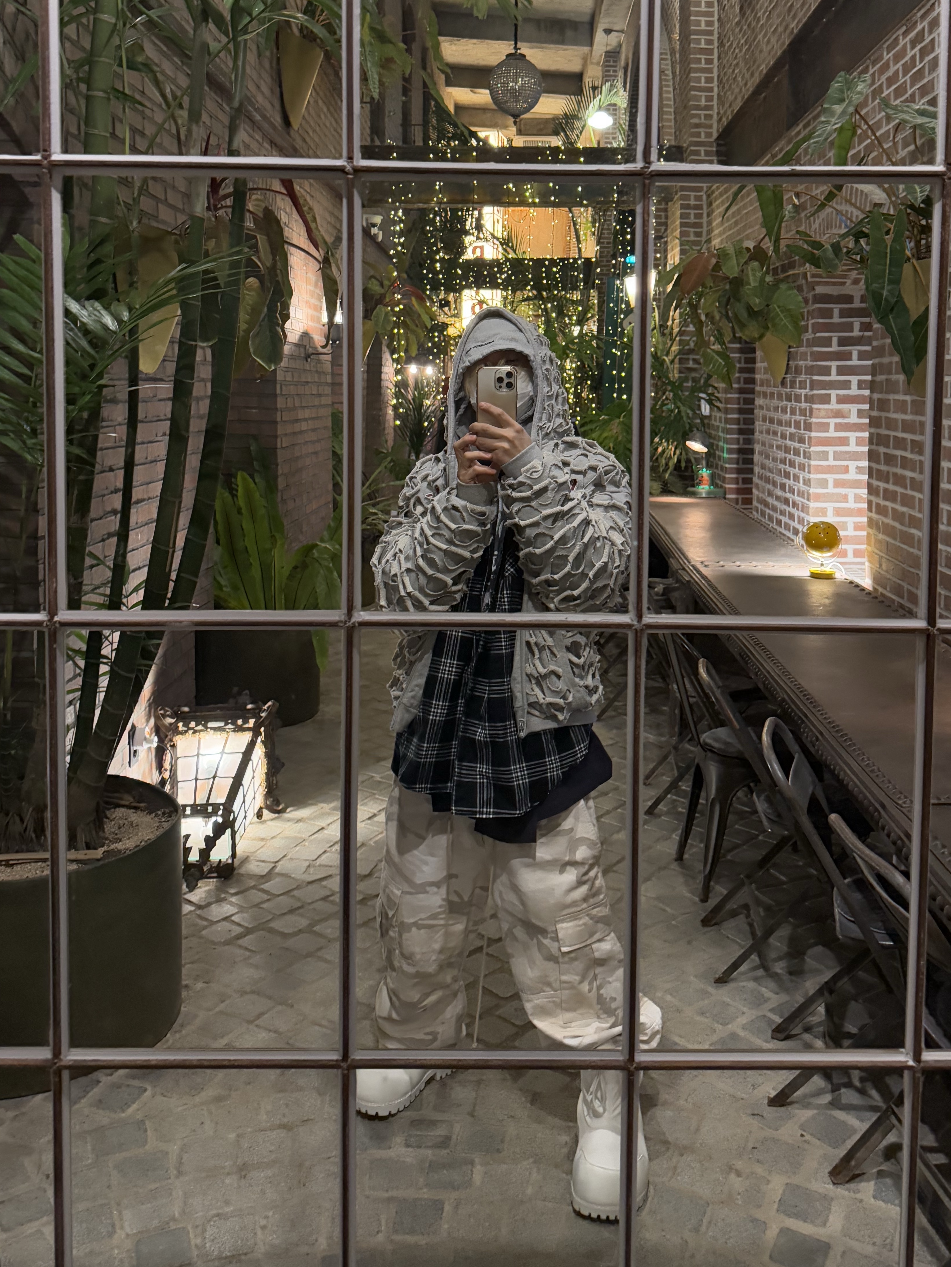 Project G/R 3 Layerd Cargo Pants White, Project G/R Reversible Laser Cut Zip Hoodie Melange Grey 착용 스타일 - 2