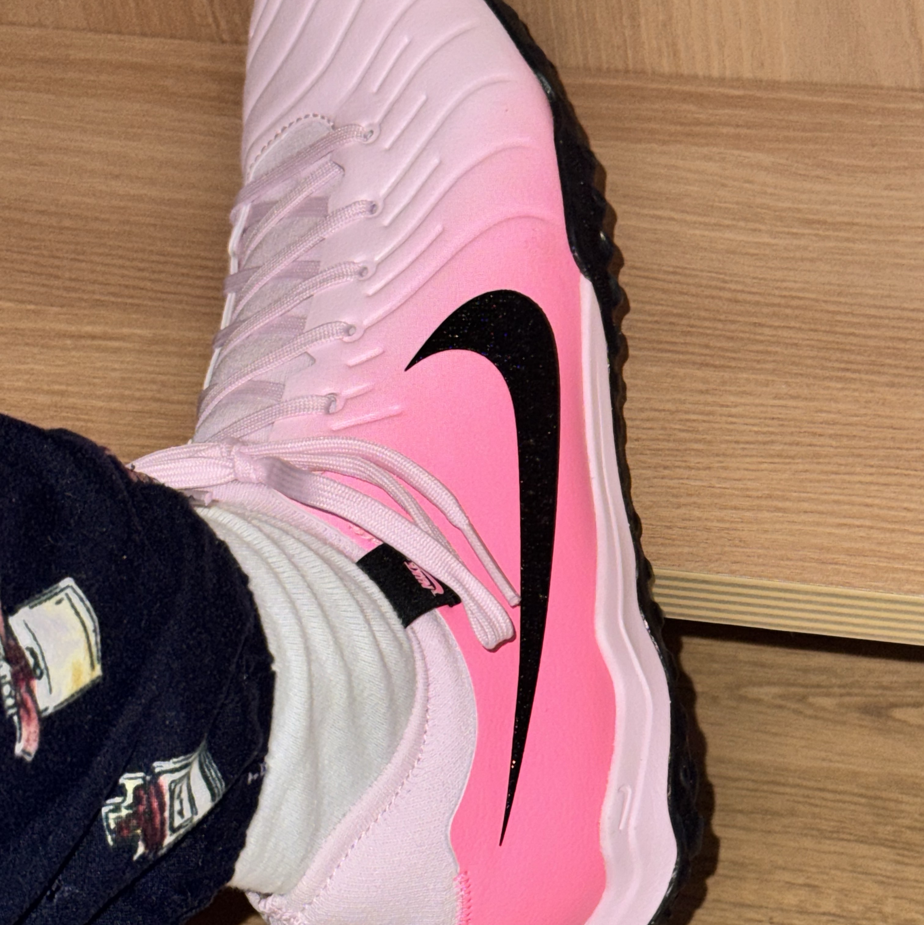 Nike Tiempo Legend 10 Pro TF Pink Foam Black 착용 스타일