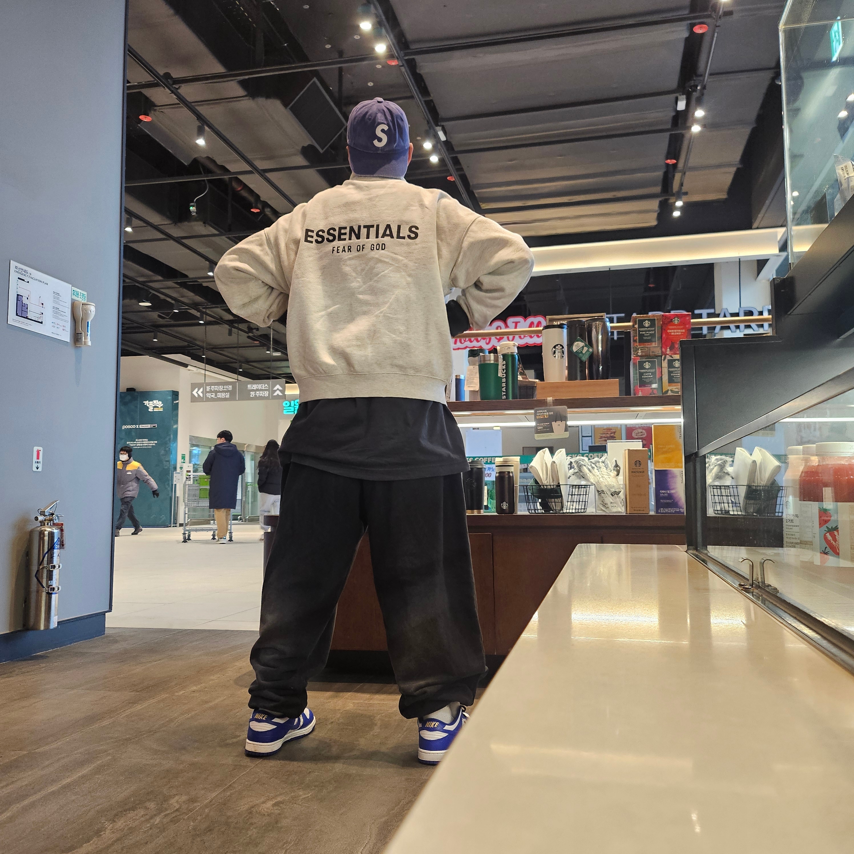 Supreme Pigment Canvas S Logo 6-Panel Navy - 23SS, Nike x Supreme SB Dunk Low Hyper Blue 착용 스타일 - 1