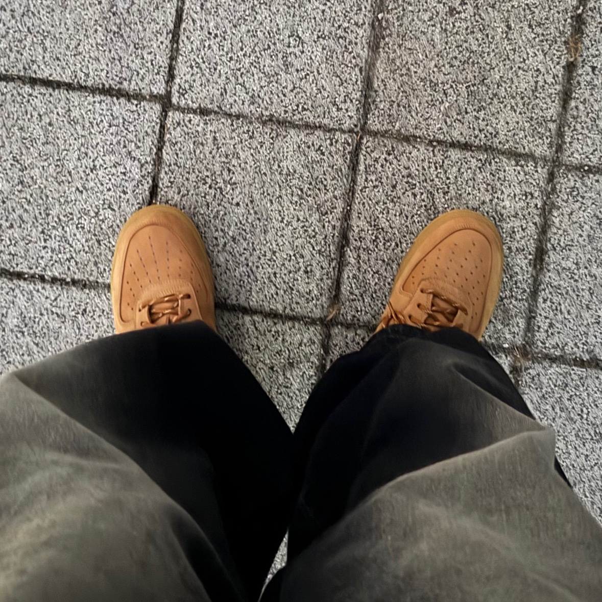 Nike Air Force 1 '07 WB Flax 착용 스타일