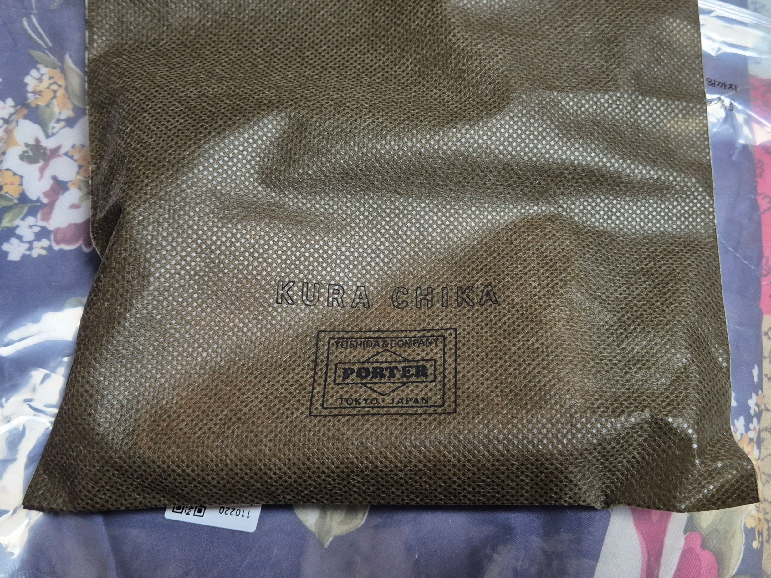 Porter Freestyle Multi Coin Case Camel 착용 스타일 - 1
