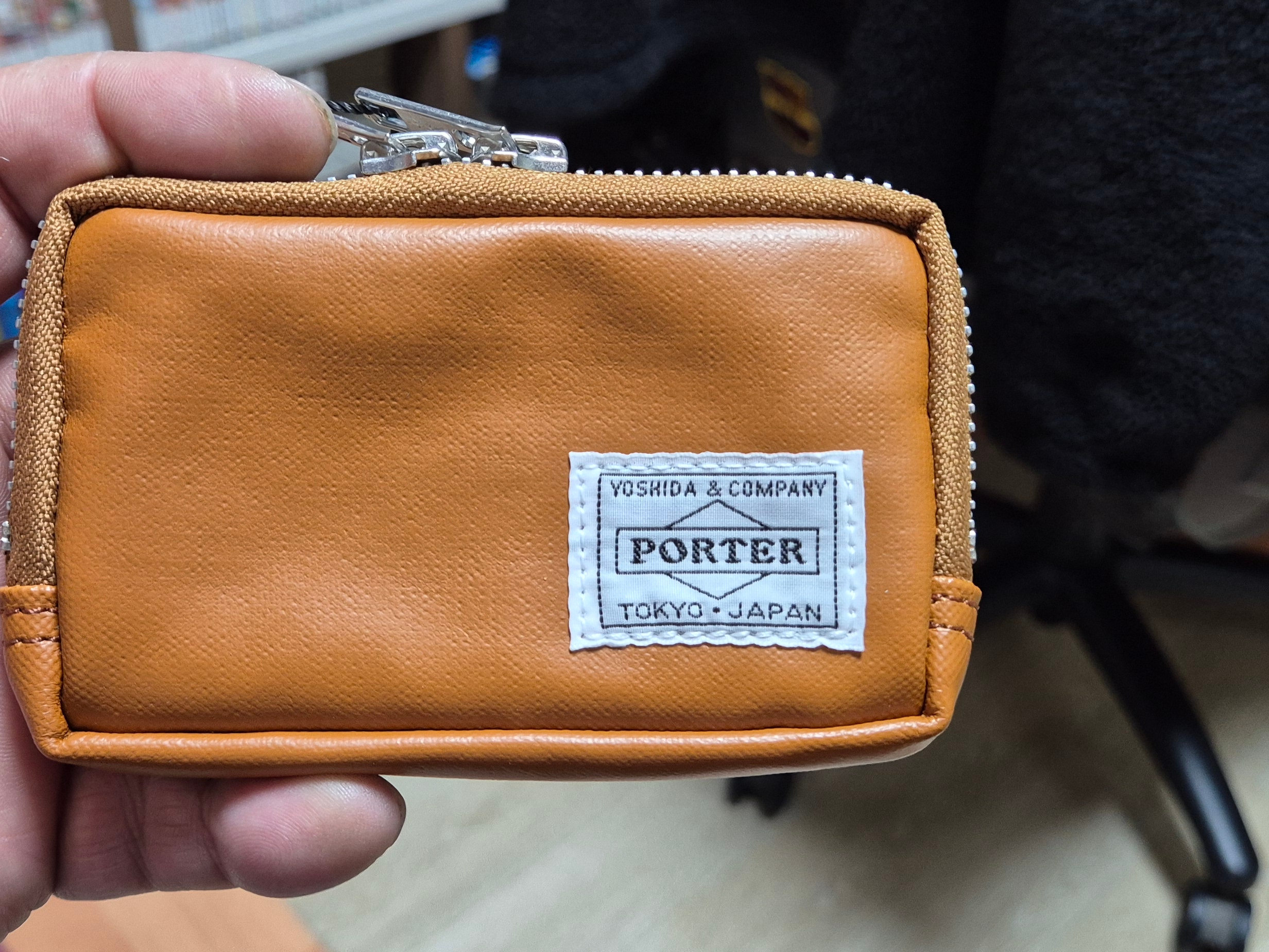 Porter Freestyle Multi Coin Case Camel 착용 스타일 - 3