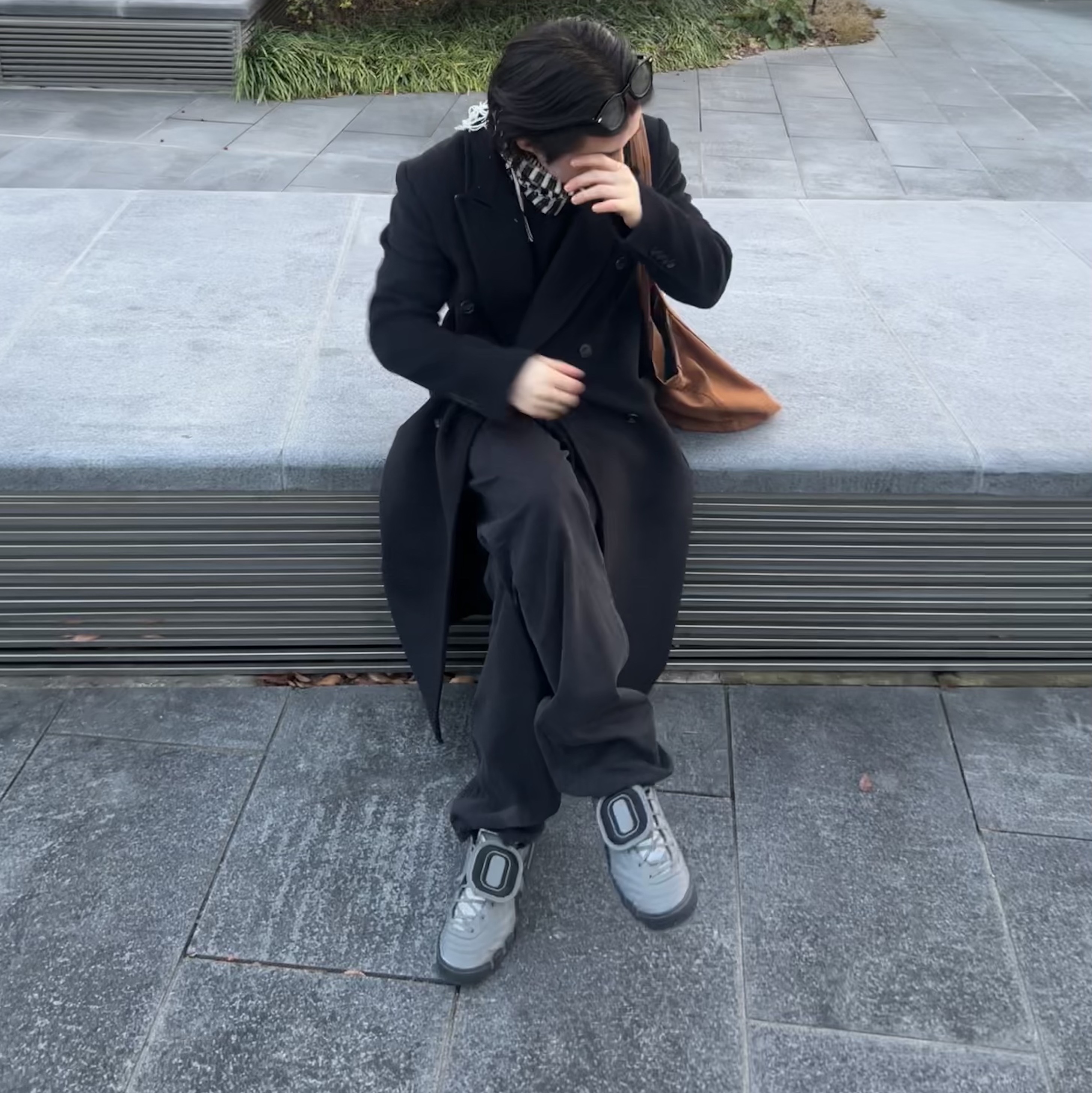 Asics x Otto 958 Gel-Flexkee 958 Gunmetal Black 착용 스타일 - 2