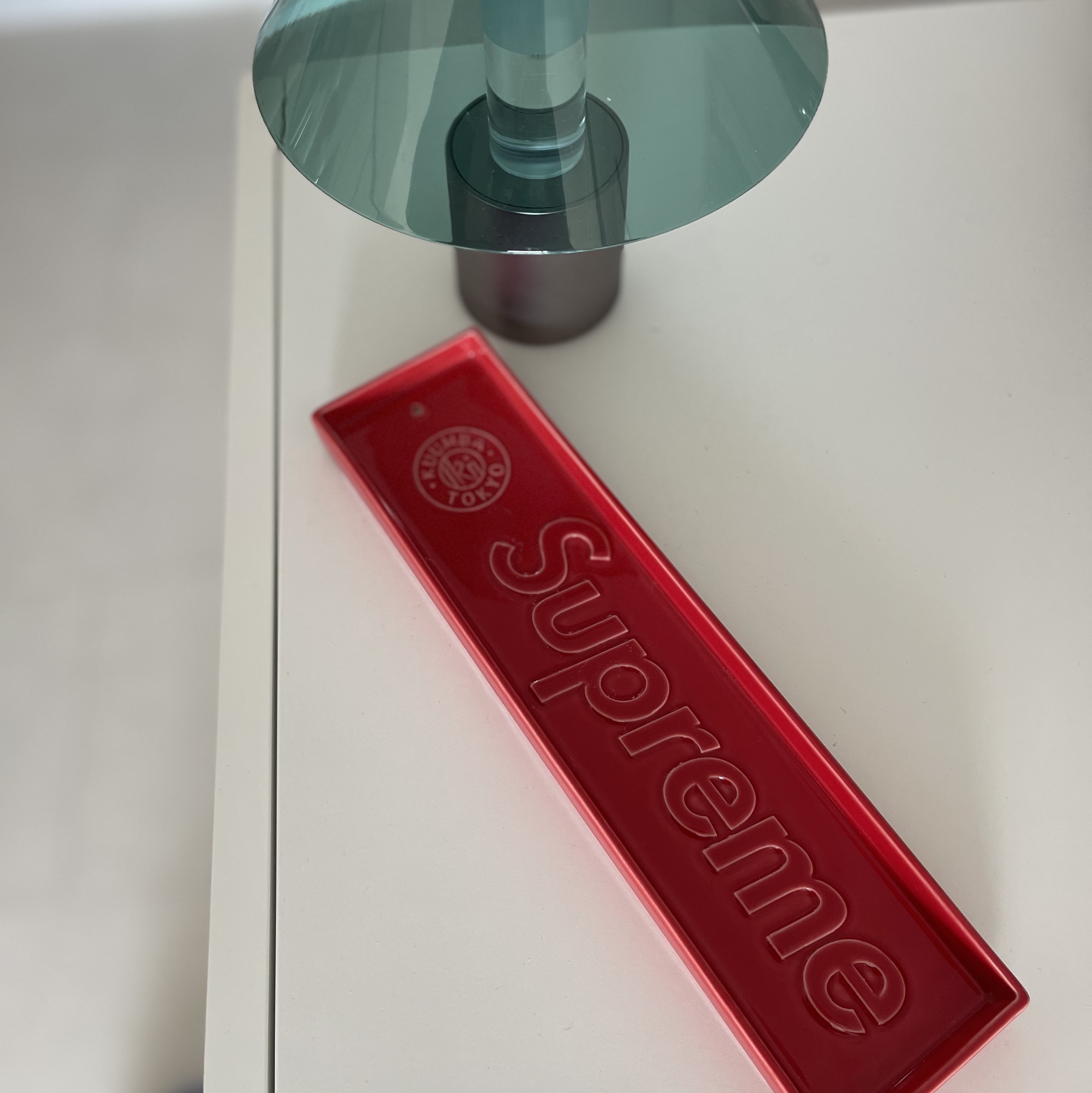 Supreme Kuumba Incense Tray Red - 24SS 착용 스타일