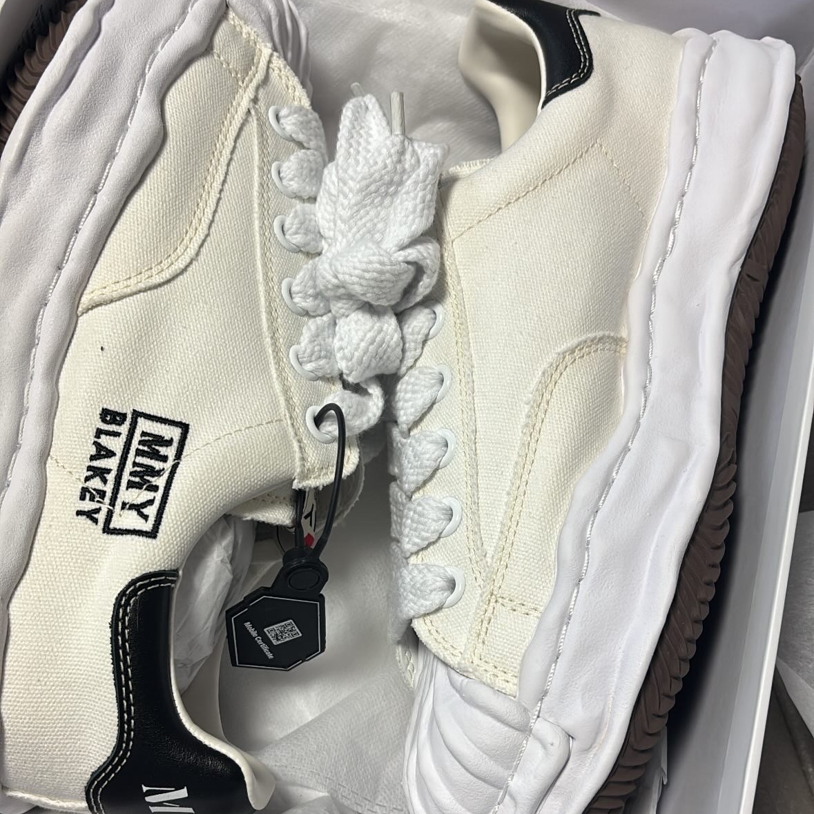 Maison Mihara Yasuhiro Blakey OG Sole Canvas Low-top Sneakers White 착용 스타일