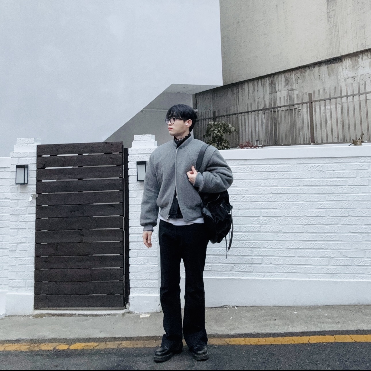 STU Padded Bomber Grey, Supreme Hav-A-Hank Bandanas Multicolor (Set of 3) - 24SS 착용 스타일