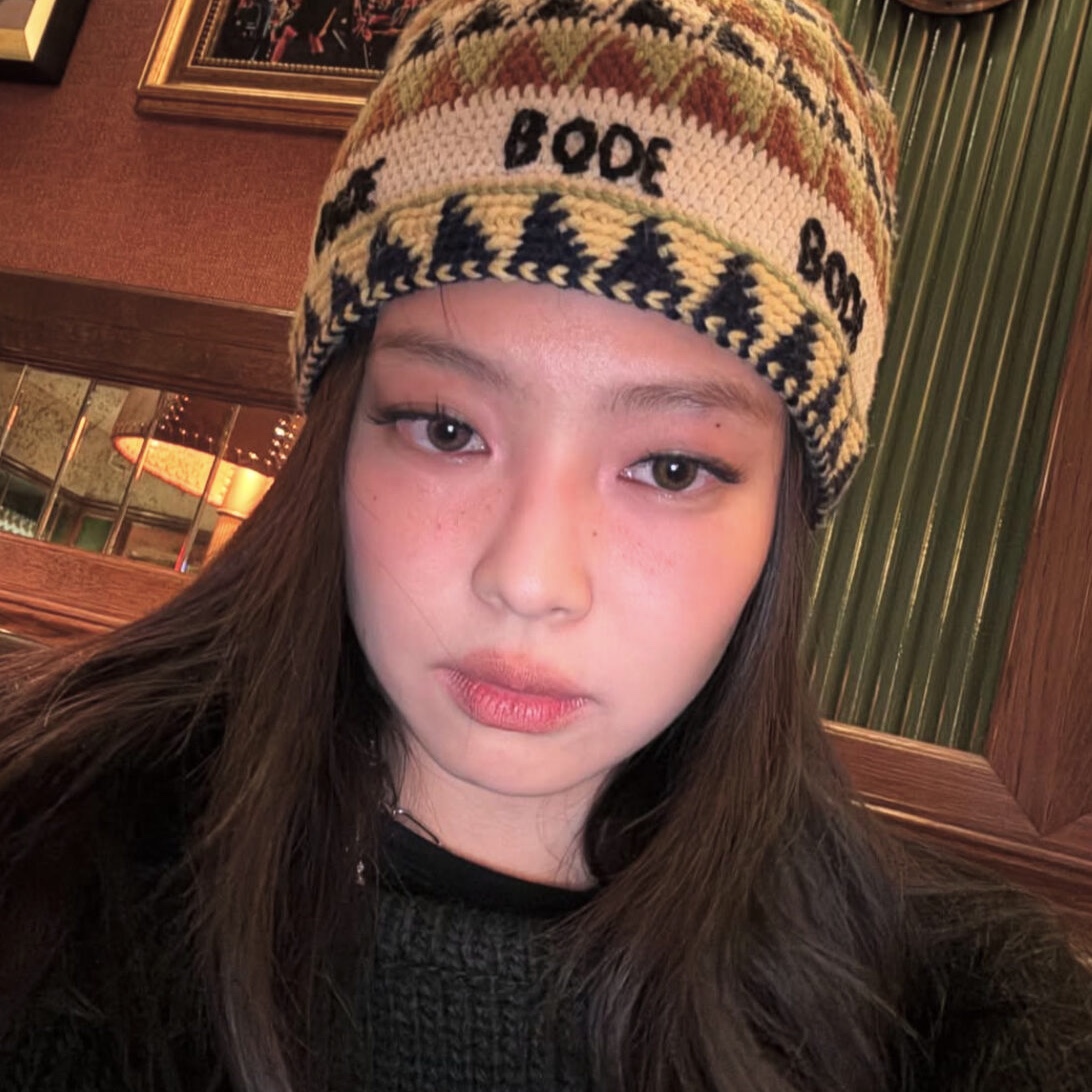 (W) Chanel Beanie Cashmere Silk & Ivory, Chanel Beanie Cashmere & Black White 착용 스타일 - 2