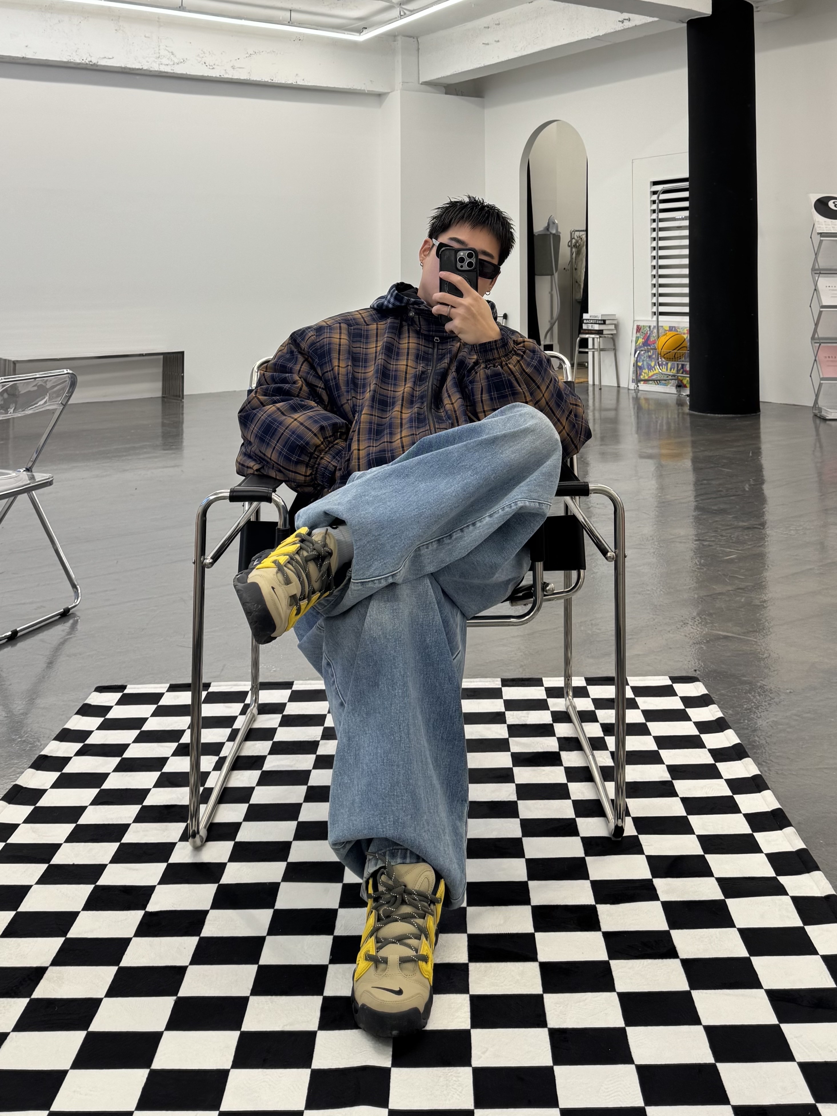 Nike x Ambush Air More Uptempo Low Vivid Sulfur and Limestone 착용 스타일