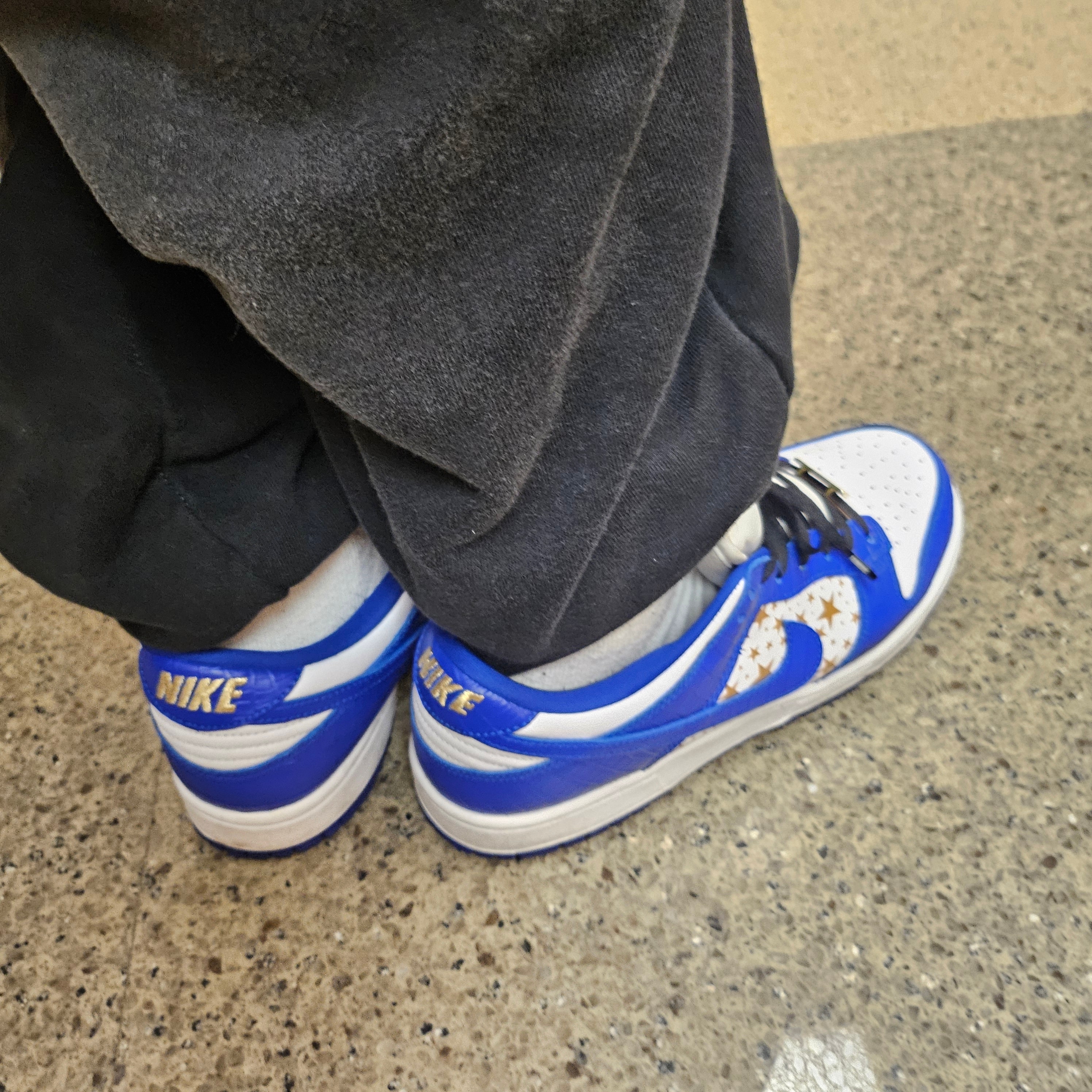 Nike x Supreme SB Dunk Low Hyper Blue 착용 스타일 - 2