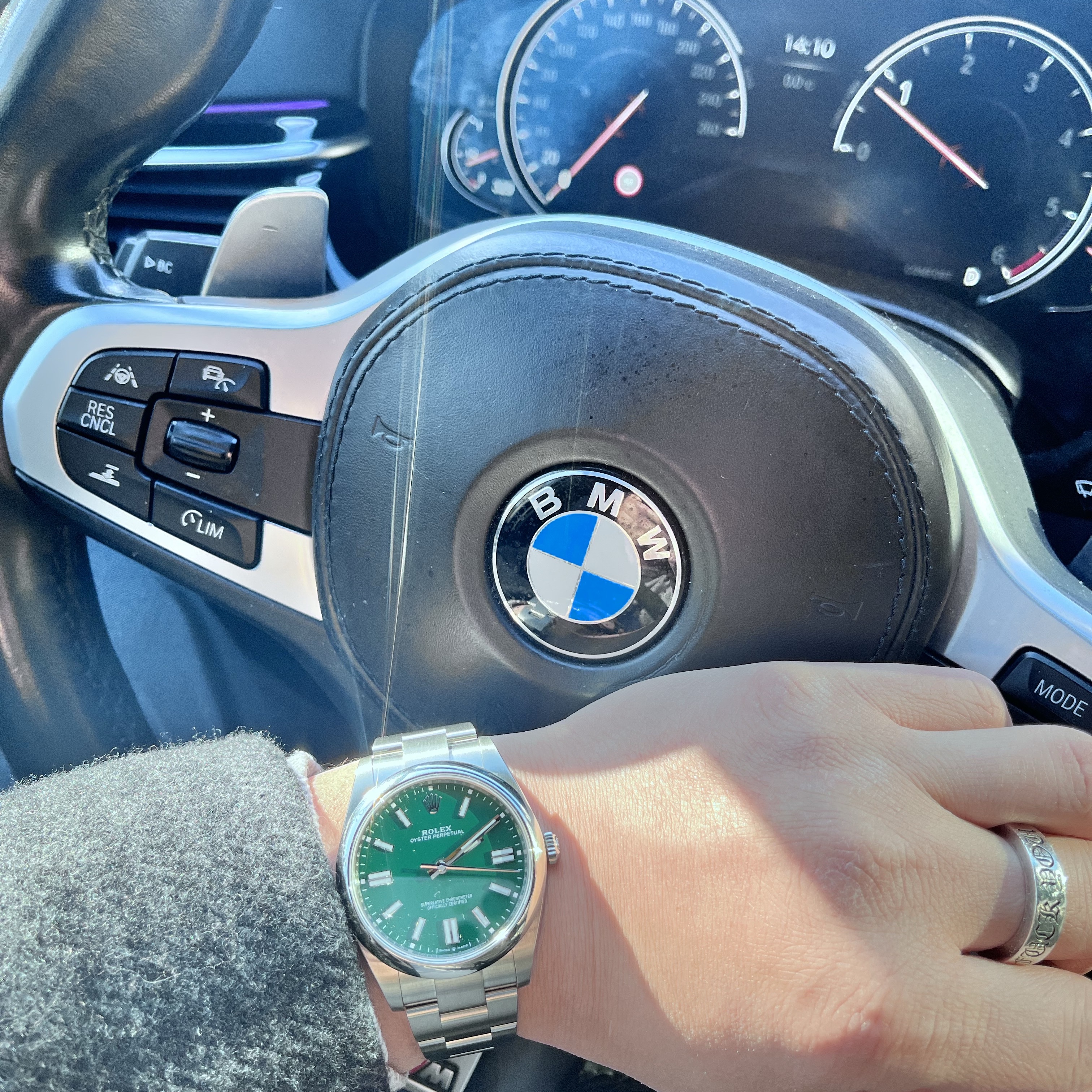 Rolex Oyster Perpetual 41mm 124300 Green Oyster 착용 스타일 - 1