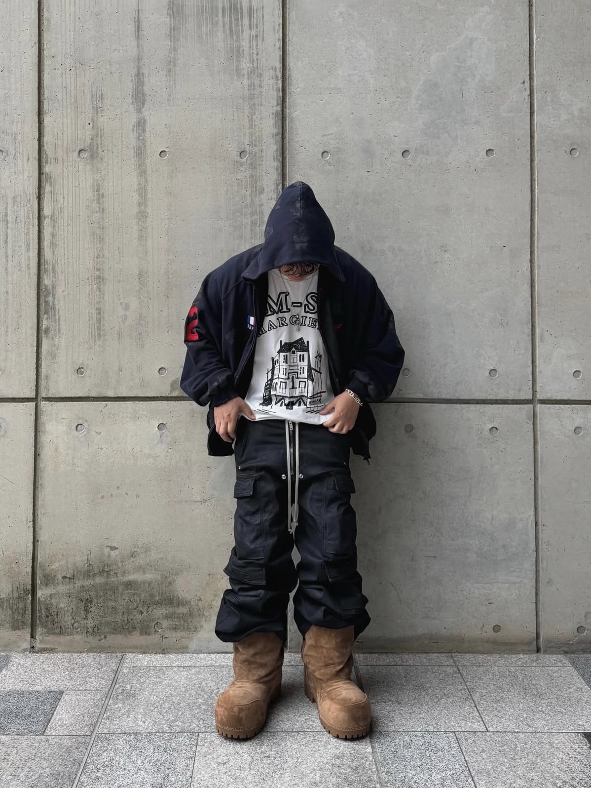 Balenciaga Paris Vintage Logo 22 Zip-Up Hoodie Dark Navy 착용 스타일