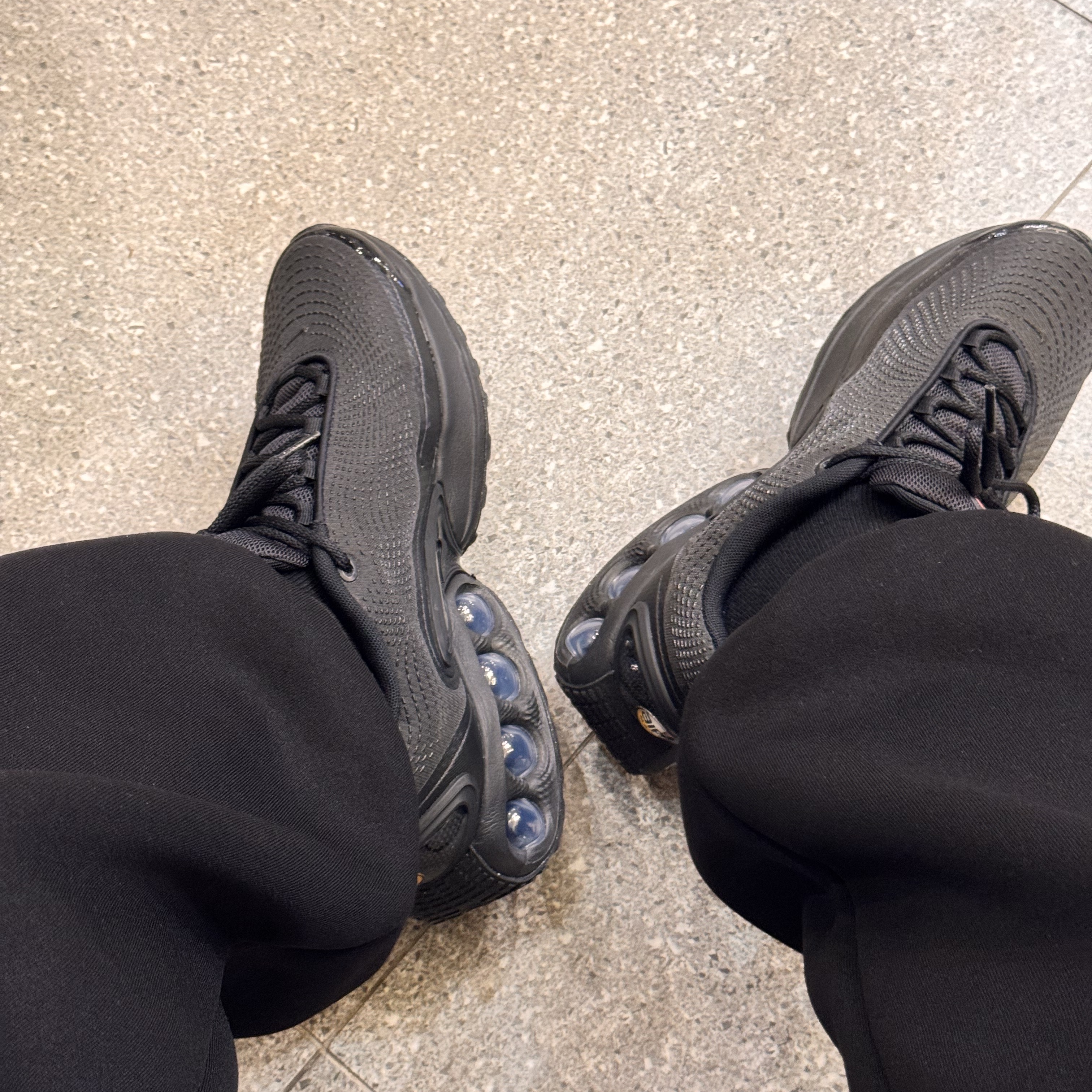 Nike Air Max Dn Black Grey 착용 스타일 - 2