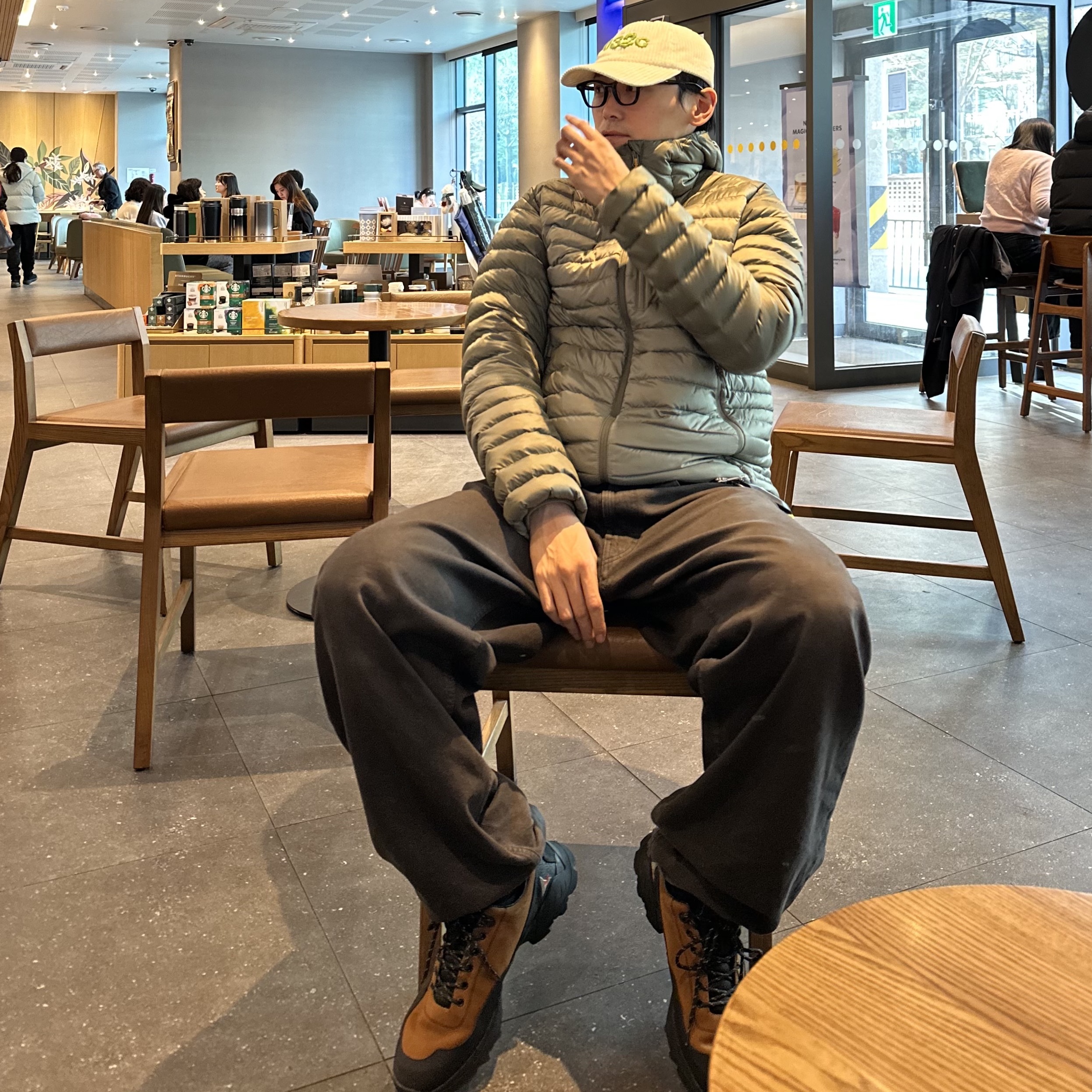 Rab Microlight Alpine Jacket Light Khaki, MM6 Maison Margiela Destroyed Wide Denim Pants Black 착용 스타일 - 5