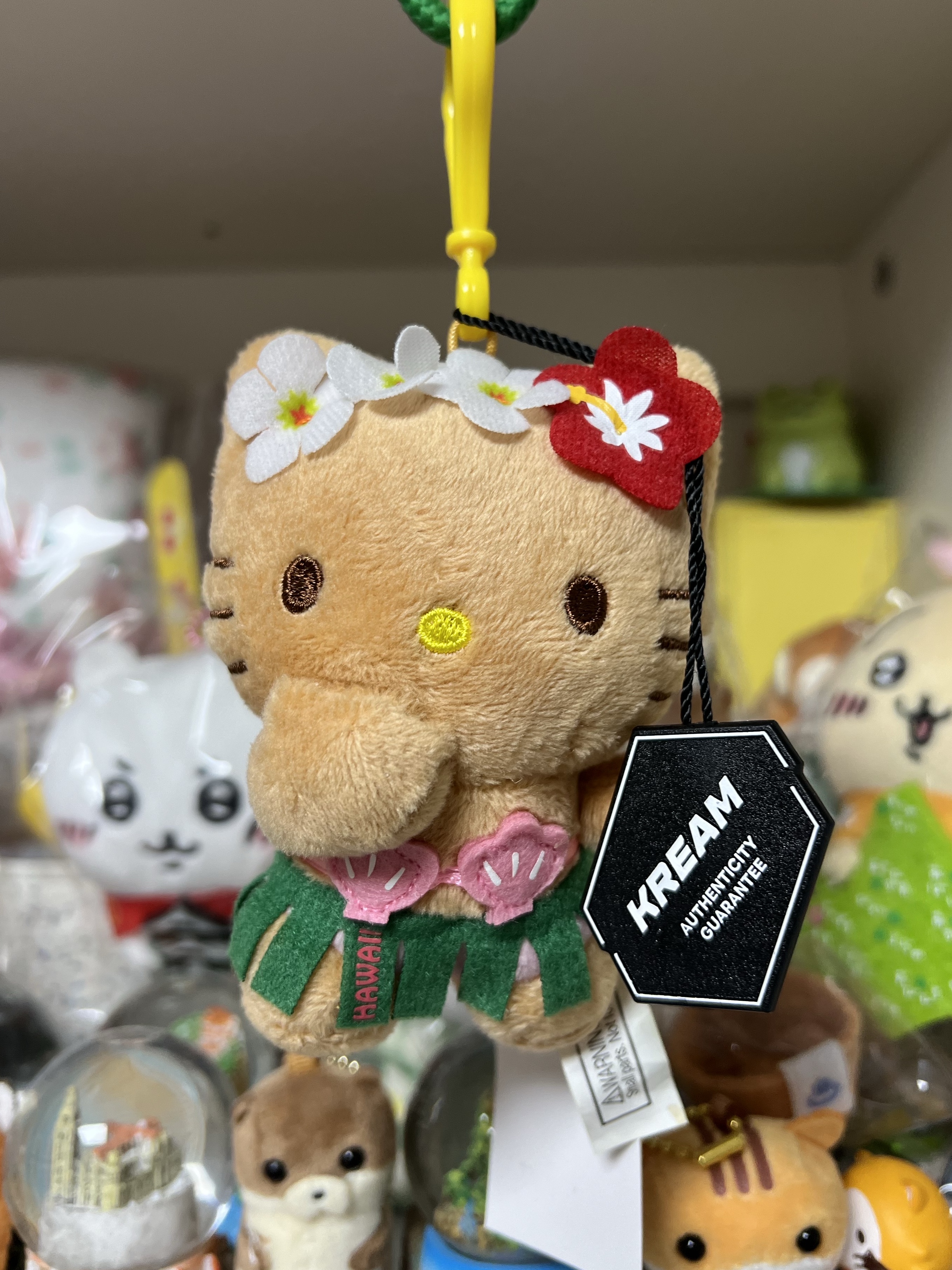 Sanrio Hello Kitty Hula Kiss 4" Hawaii Series Plush 착용 스타일