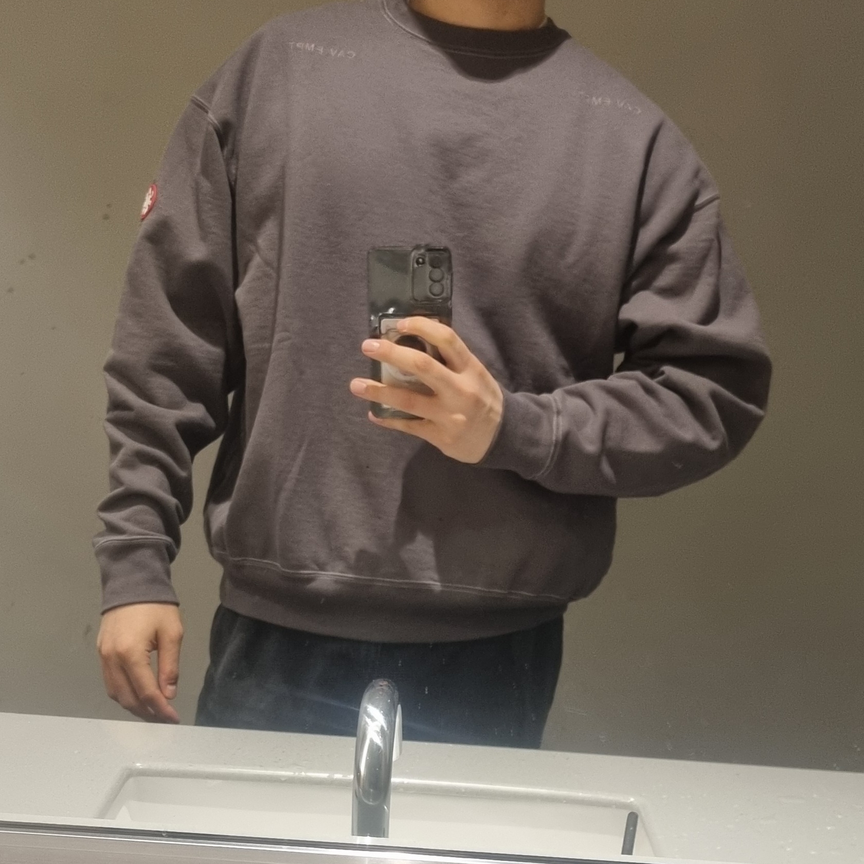 Cav Empt Inverter Crew Neck Charcoal - 24FW 착용 스타일