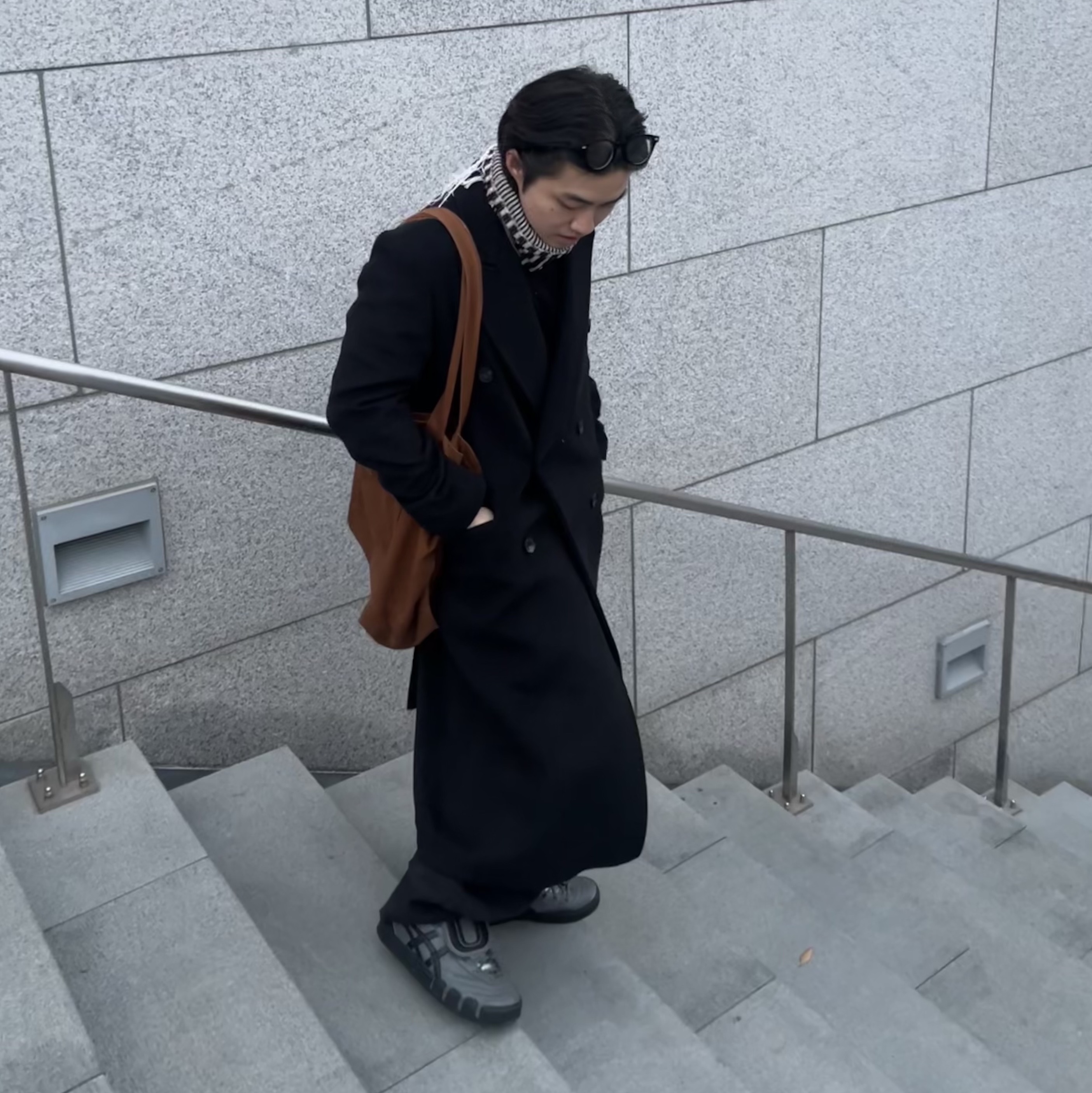 Asics x Otto 958 Gel-Flexkee 958 Gunmetal Black 착용 스타일 - 3