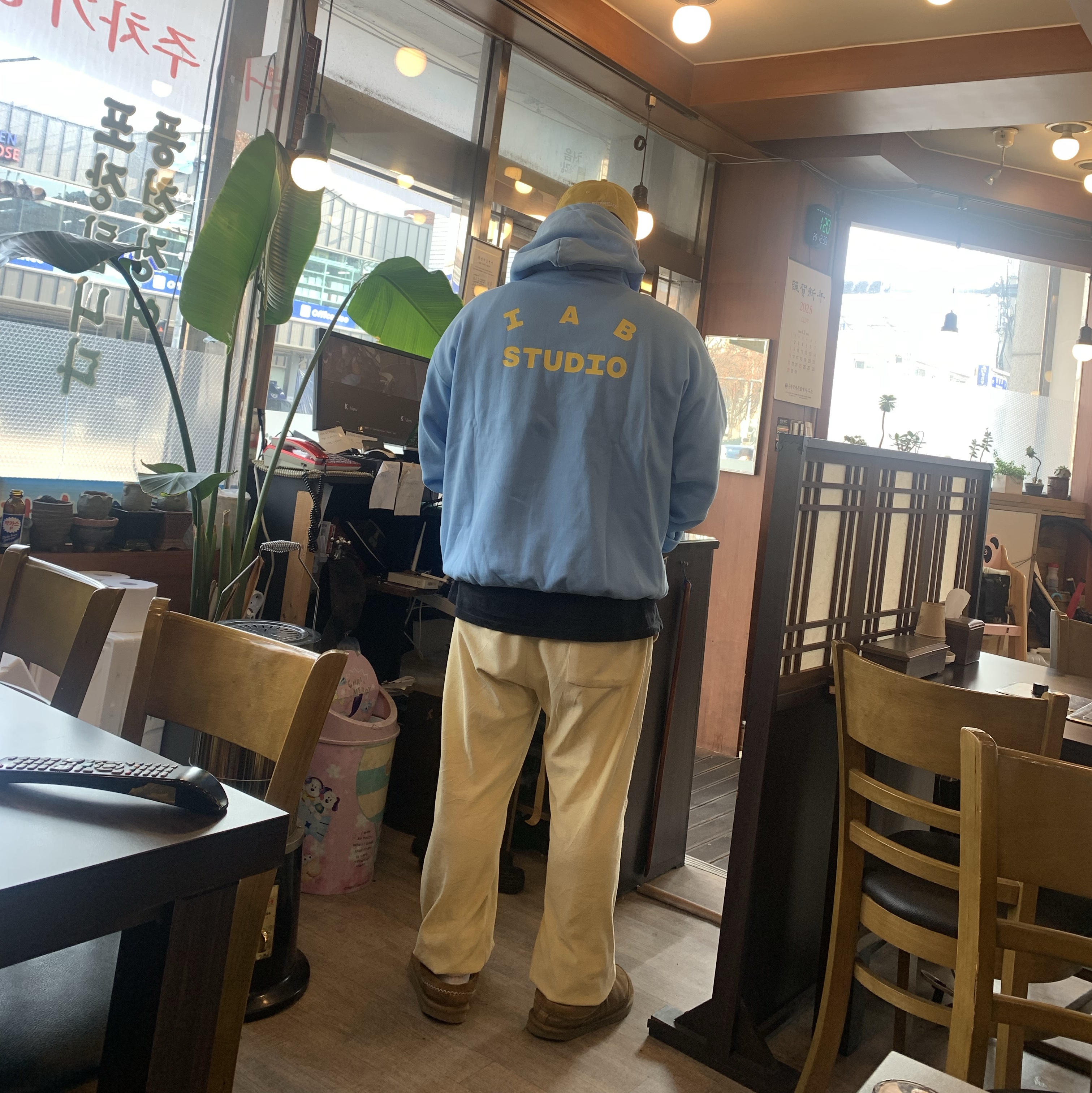 IAB Studio Hoodie Sky Blue Lemon, Supreme Cordura Denim Small Box 6-Panel Yellow - 24SS 착용 스타일