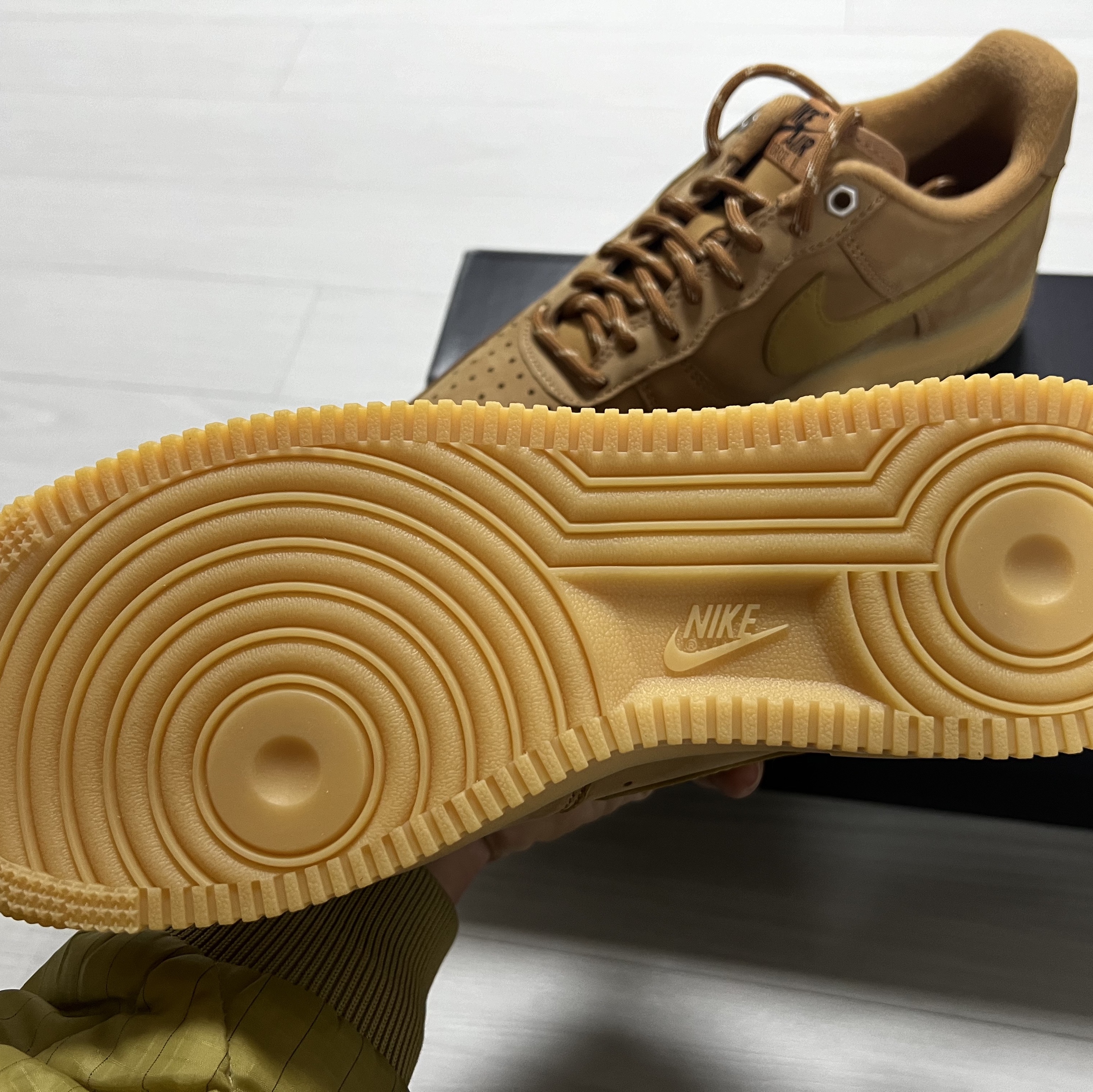 Nike Air Force 1 '07 WB Flax 착용 스타일 - 3