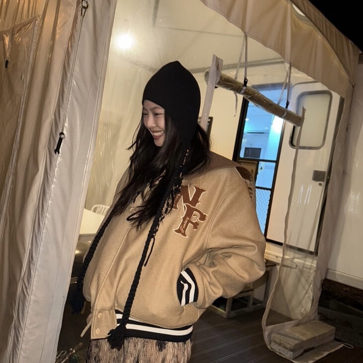 (W) Chanel Beanie Cashmere Silk & Ivory, Chanel Beanie Cashmere & Black White 착용 스타일 - 6
