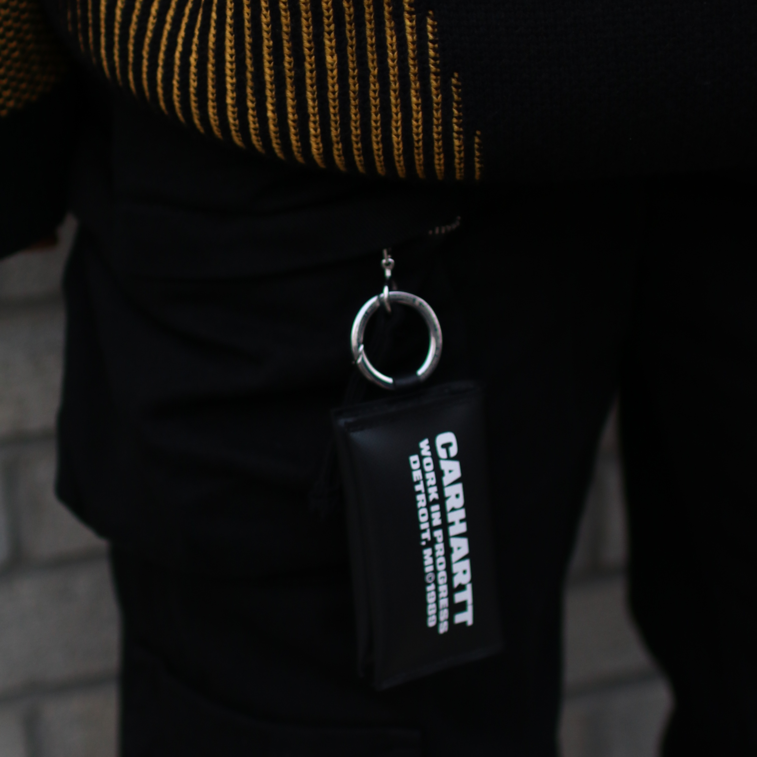 Zara Utility Pocket Pants Black, Carhartt WIP Link Script Keychain Chervil Beryl 착용 스타일 - 4
