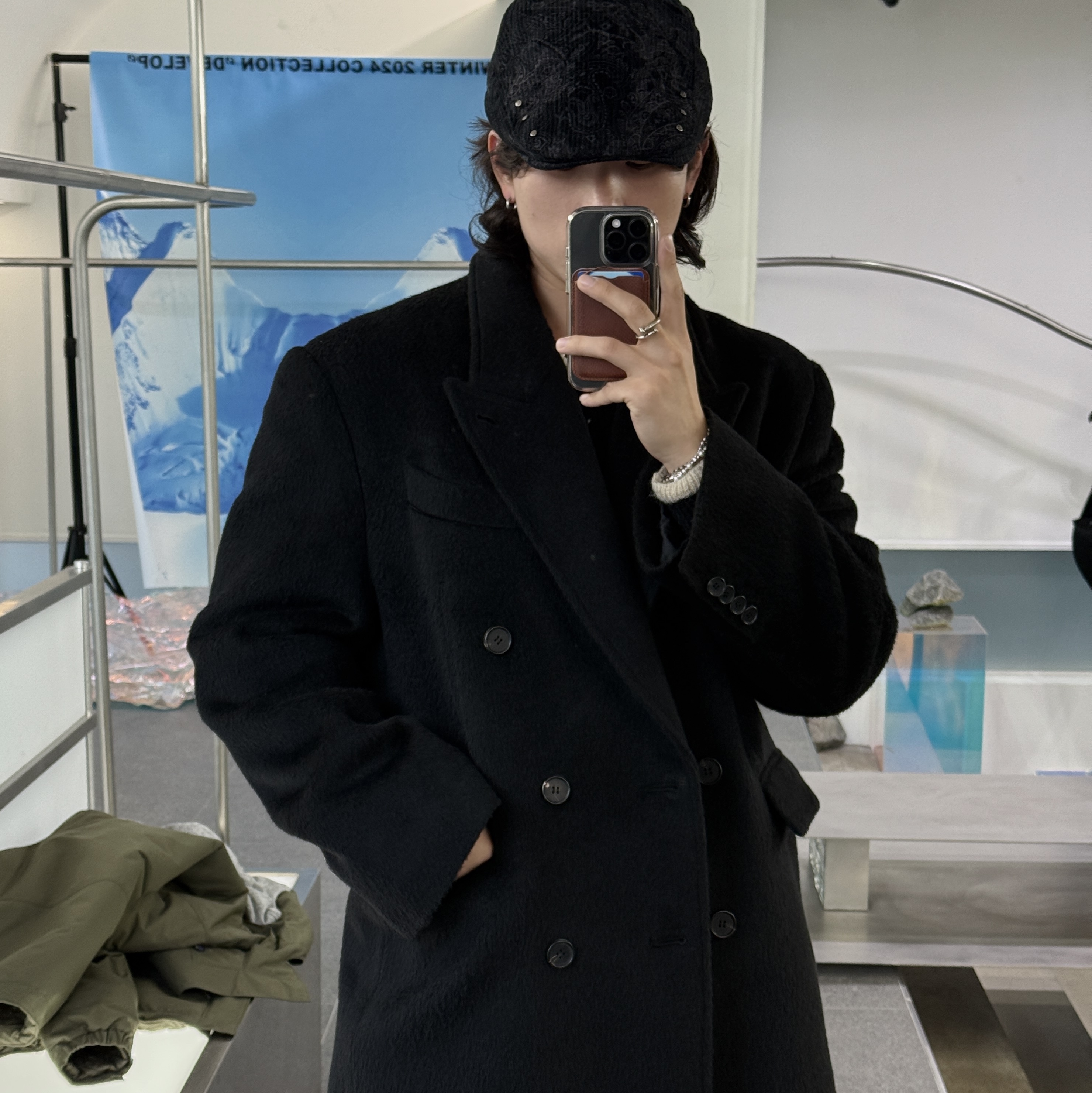 Haleine Highneck Reversible Faux Shearling Blouson Brown (VJ424), Haleine 3D Faux Shearling Crop Jacket Black (VJ410) 착용 스타일 - 3