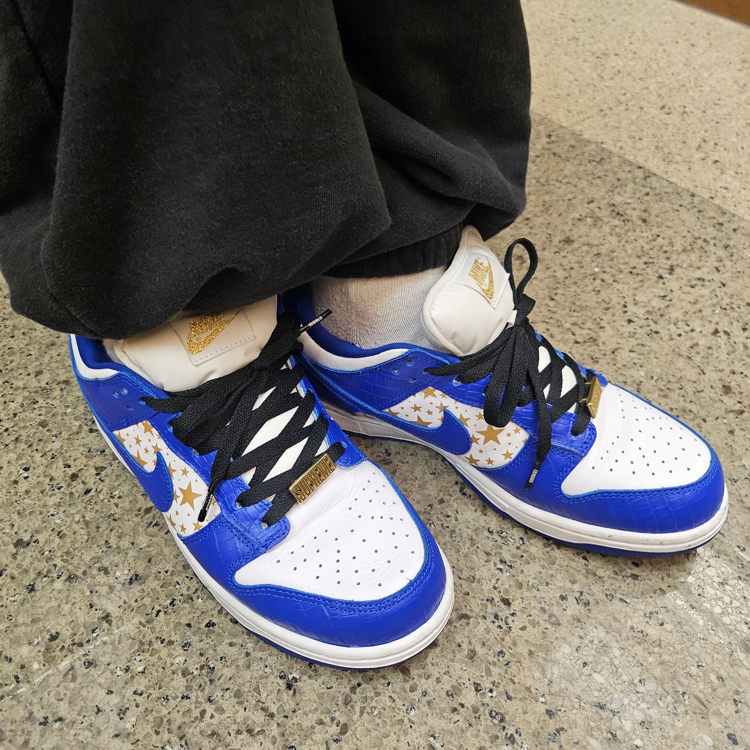 Nike x Supreme SB Dunk Low Hyper Blue 착용 스타일 - 1