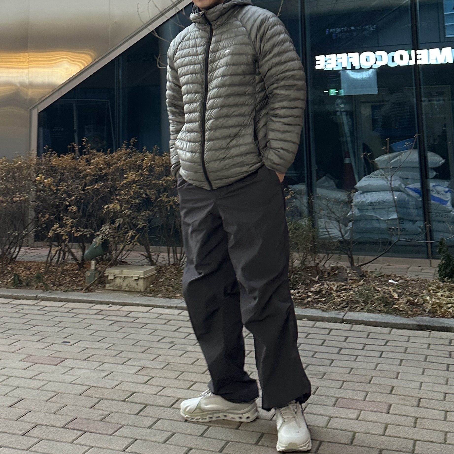 On Running x Post Archive Faction (Paf) Cloudmonster 2 Moondust Chalk 착용 스타일