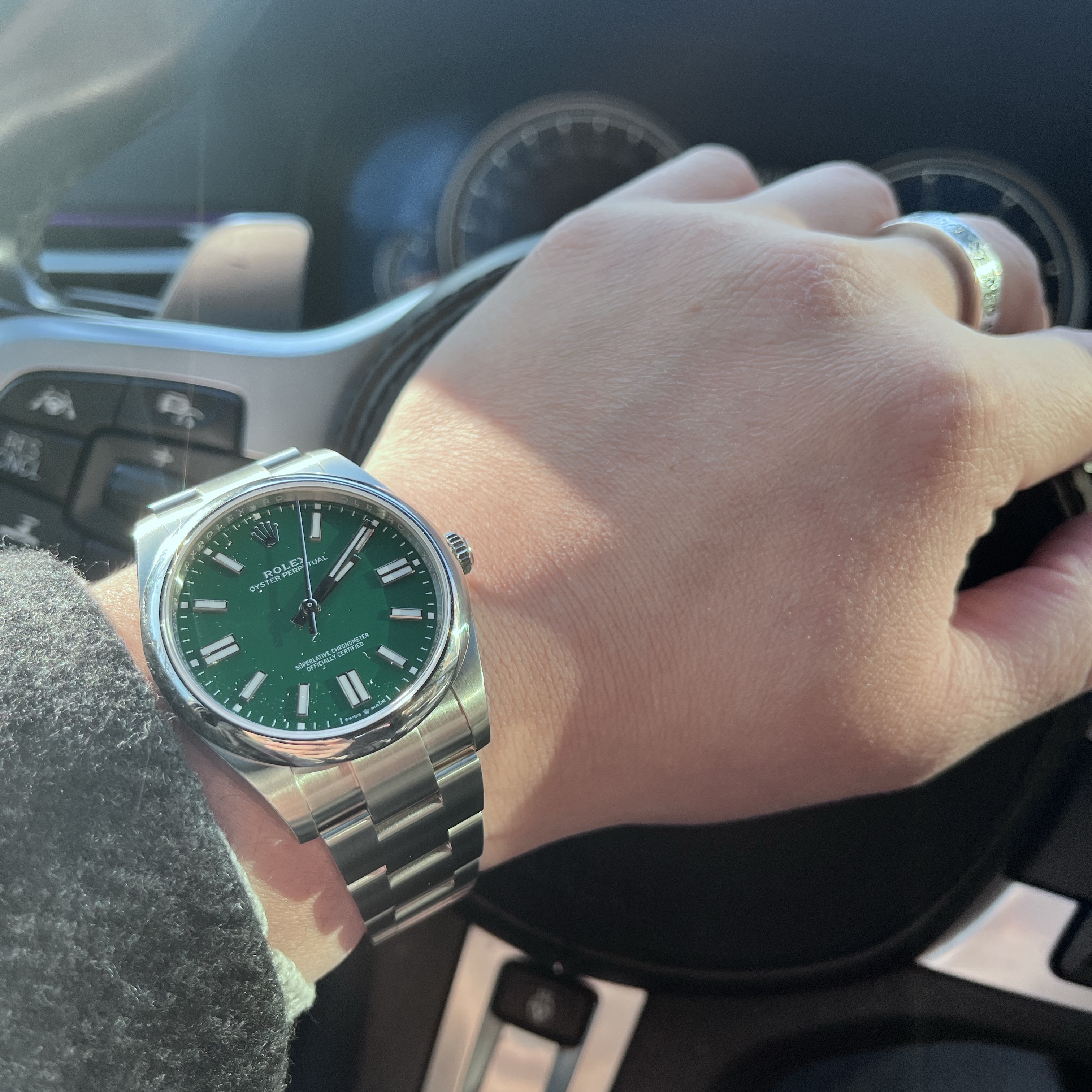 Rolex Oyster Perpetual 41mm 124300 Green Oyster 착용 스타일 - 2