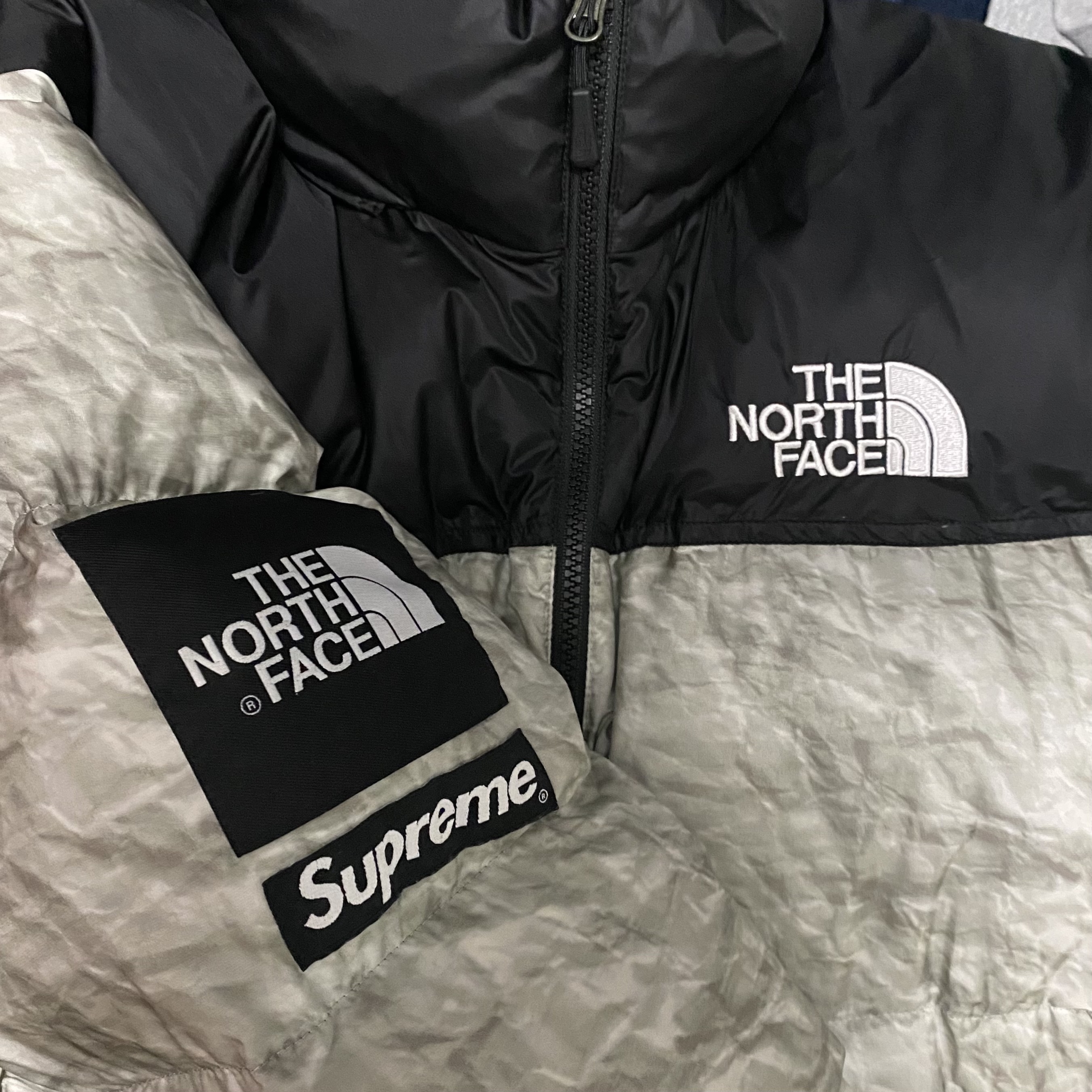 Supreme x The North Face Paper Print Nuptse Jacket - 19FW 착용 스타일