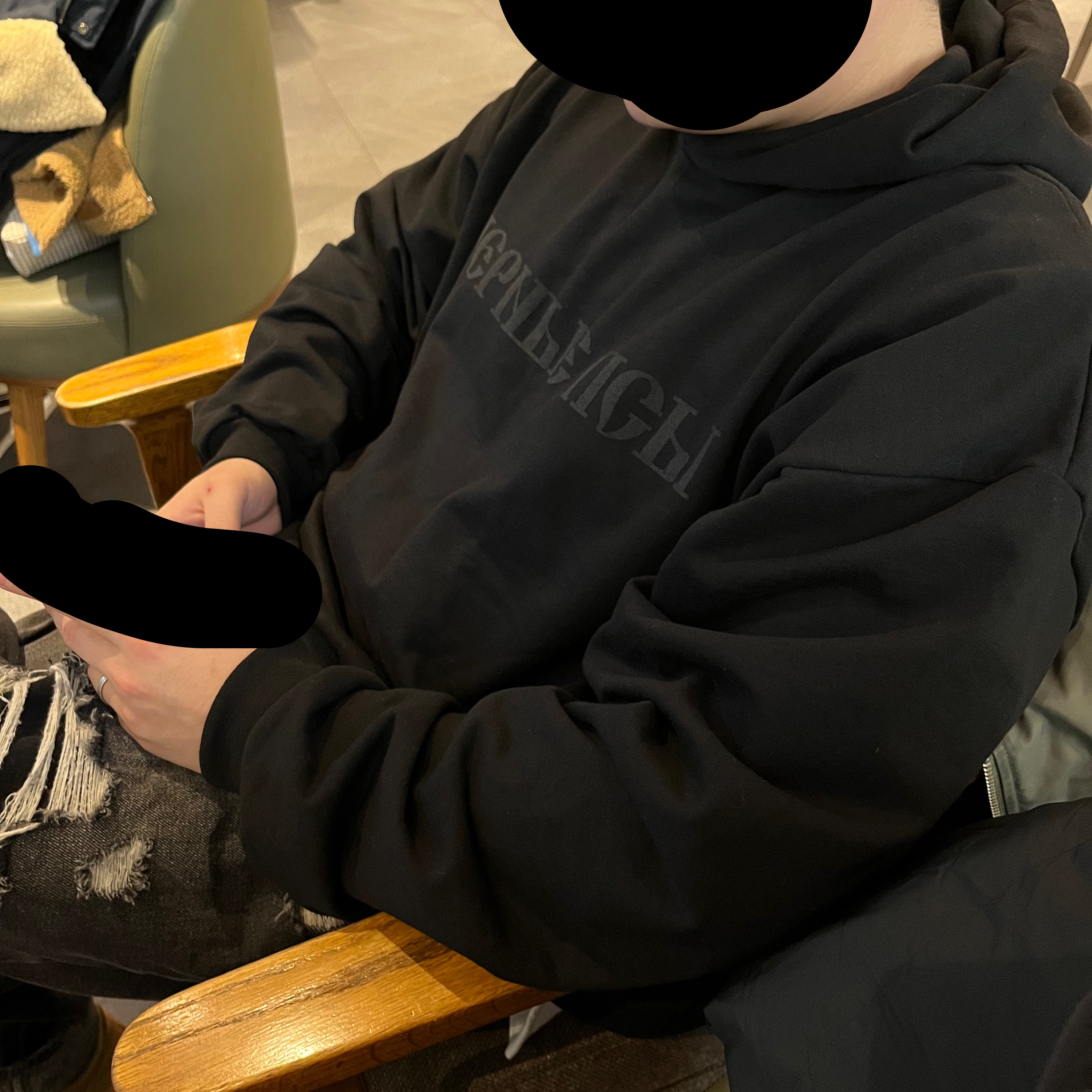 Yeezy x Gosha Rubchinskiy YZY Black Dogs Hoodie Black 착용 스타일