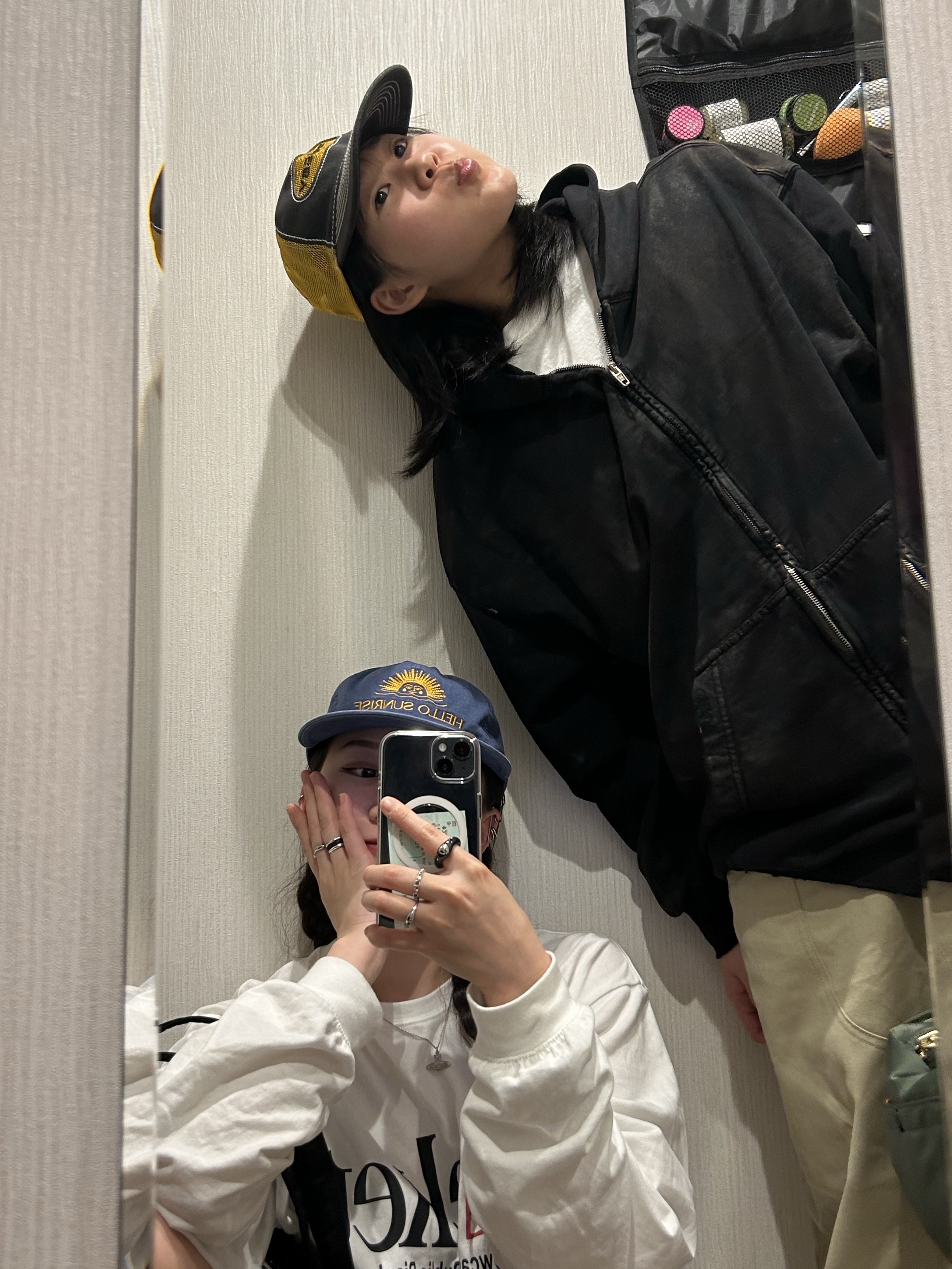 Stussy Low Pro Trucker Cut-Out Leather Snapback Honey, Balenciaga Paris Zip-Up Hoodie Small Fit Black Faded 착용 스타일