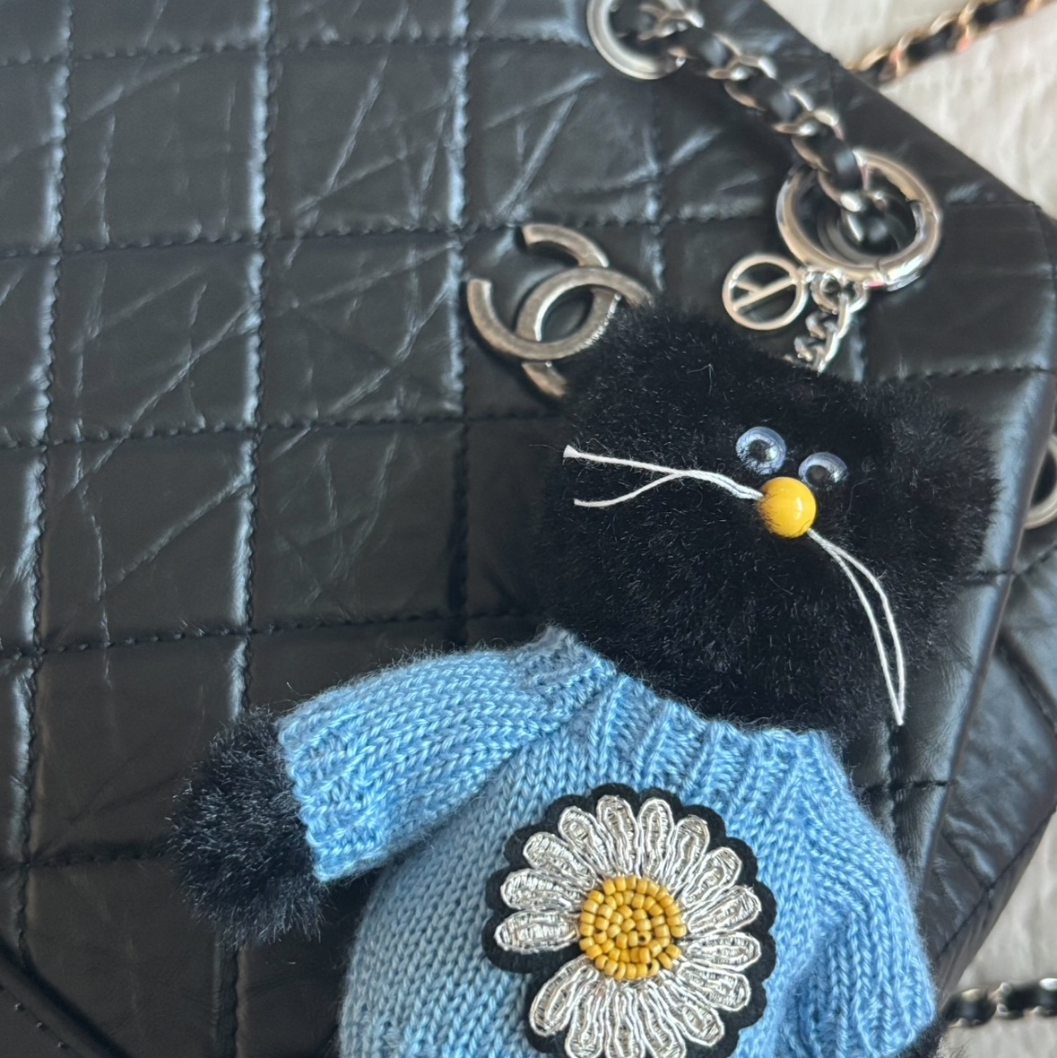 Monamhee x Peaceminusone Daihee Plush Keyring, Chanel Small Gabrielle Backpack Aged Calfskin & Gold Silver Black 착용 스타일